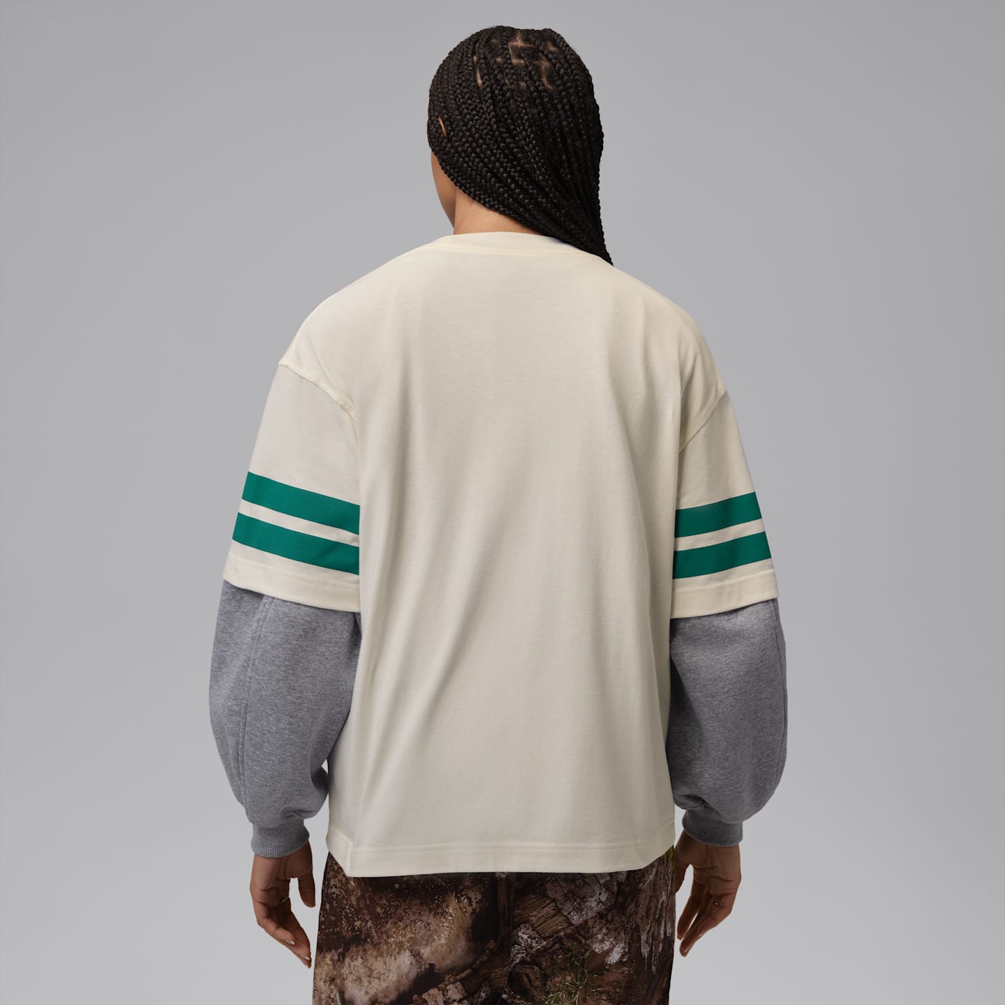 Женская футболка Jordan Essentials Girlfriend Fit, цвет: Молочный / Зелёный — фото 2