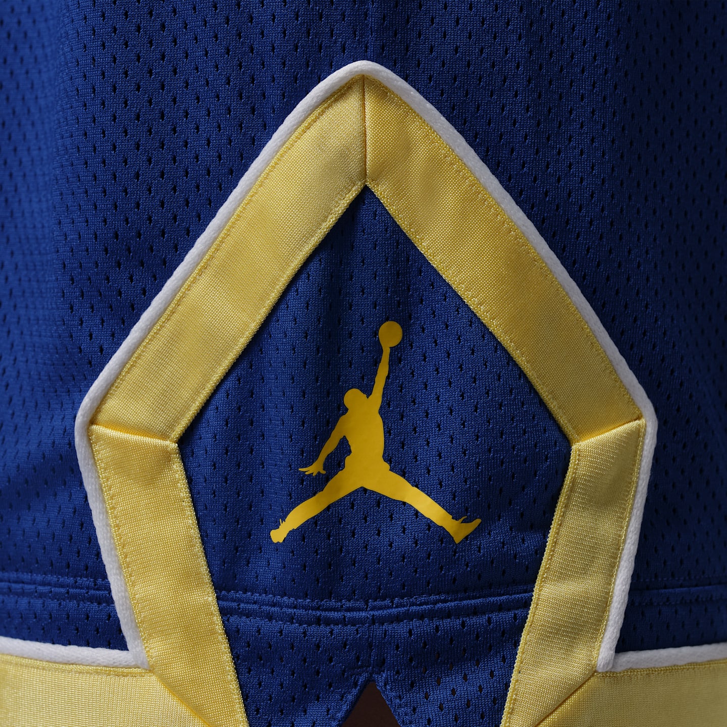Детские сетчатые шорты Jordan Essentials Dri-FIT P6 Diamond, цвет: Синий / Жёлтый — фото 6