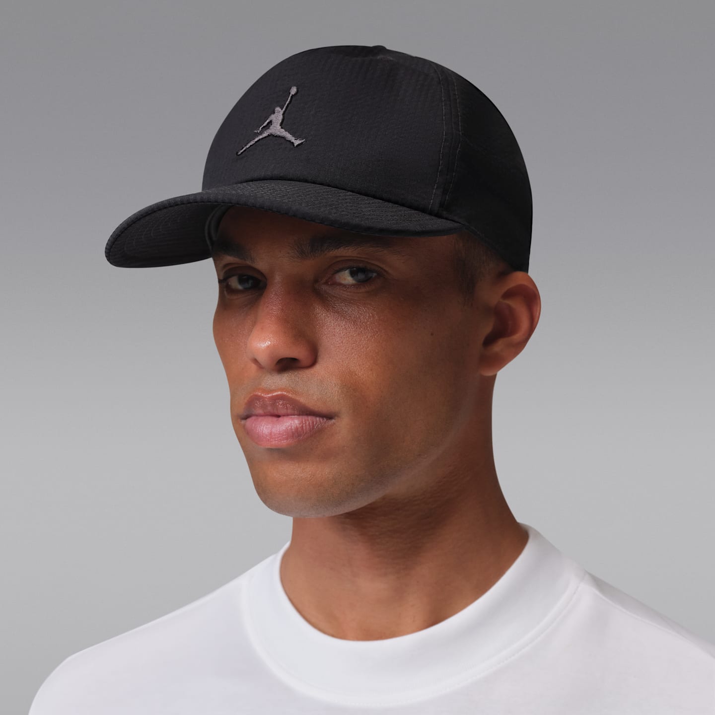 Мужской головной убор Jordan Pro Dri-FIT Unstructured Flat-Brim Golf Hat, цвет: Почти чёрный / Антрацитовый — фото 1