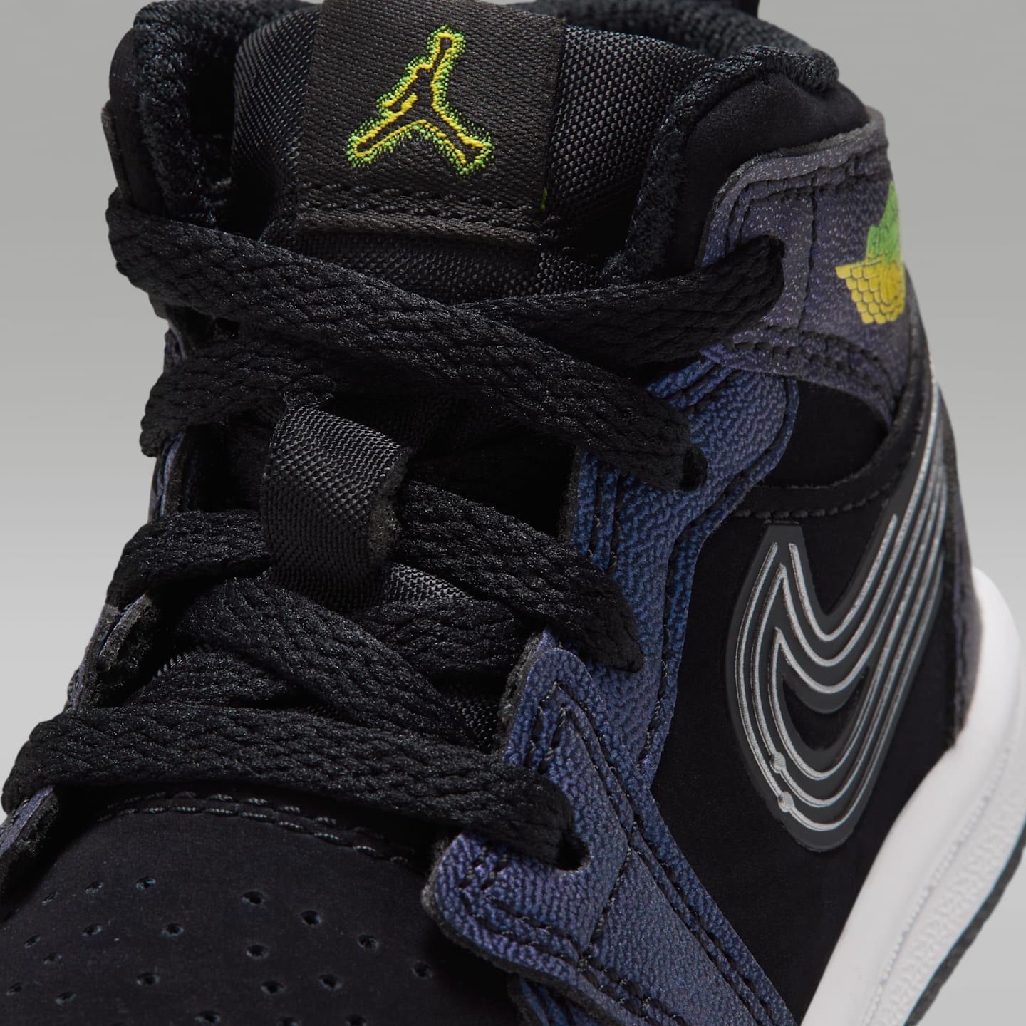 Детские кроссовки Jordan 1 Mid SE "Space Jam" Shoes, цвет: Чёрный / Зелёный — фото 7