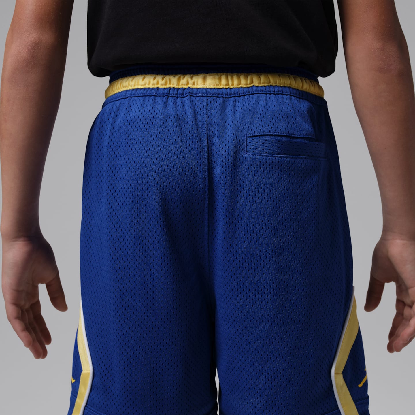 Детские сетчатые шорты Jordan Essentials Dri-FIT P6 Diamond, цвет: Синий / Жёлтый — фото 3
