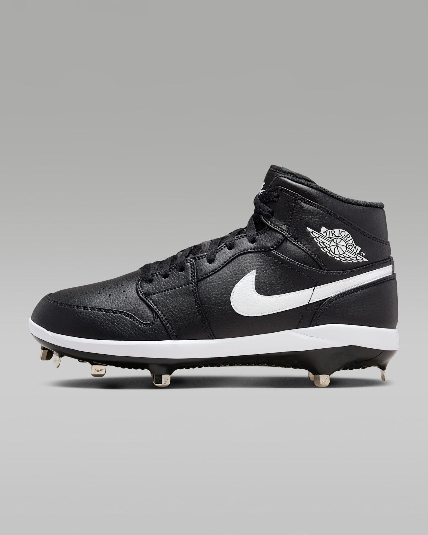 Мужские бутсы Jordan 1 Retro Metal Baseball Cleats, цвет: Чёрный / Белый — фото 10