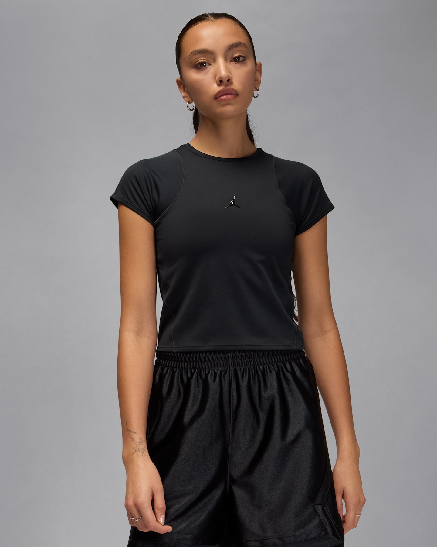 Женская футболка Jordan Sport Flightweight Dri-FIT с коротким рукавом, цвет: Чёрный / Тёмный теневой — фото 6