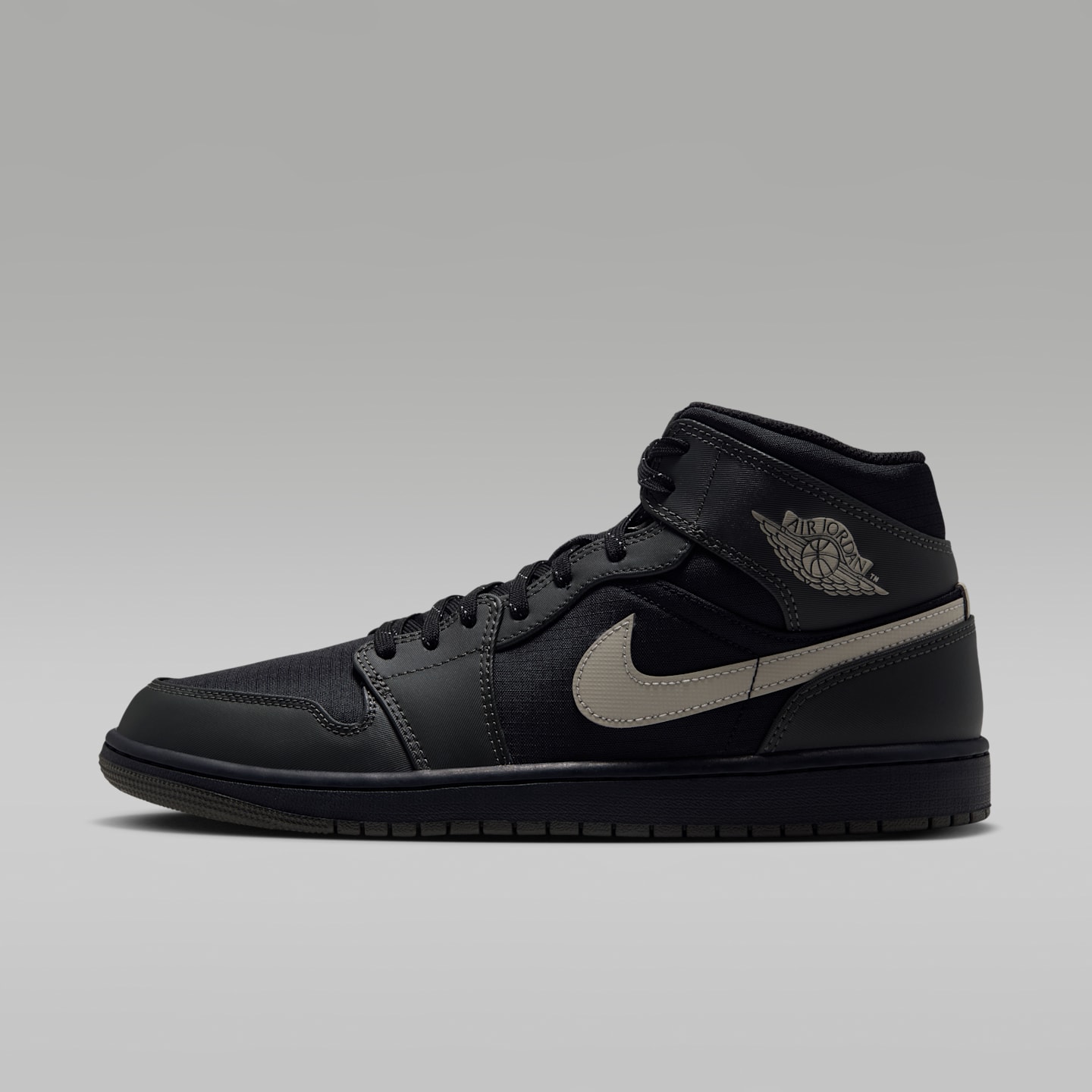Мужские кроссовки Air Jordan 1 Mid Utility, цвет: Чёрный / Еловый туманный — фото 1