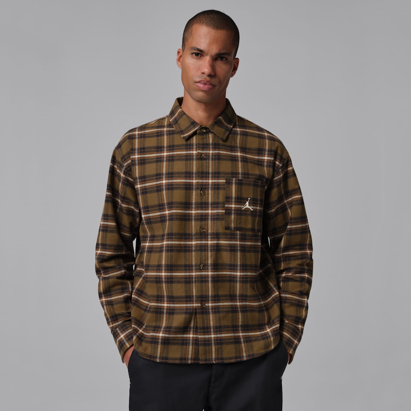 Мужские кроссовки Jordan Brooklyn Graphic Flannel, цвет: Коричневый / Молочный — фото 1