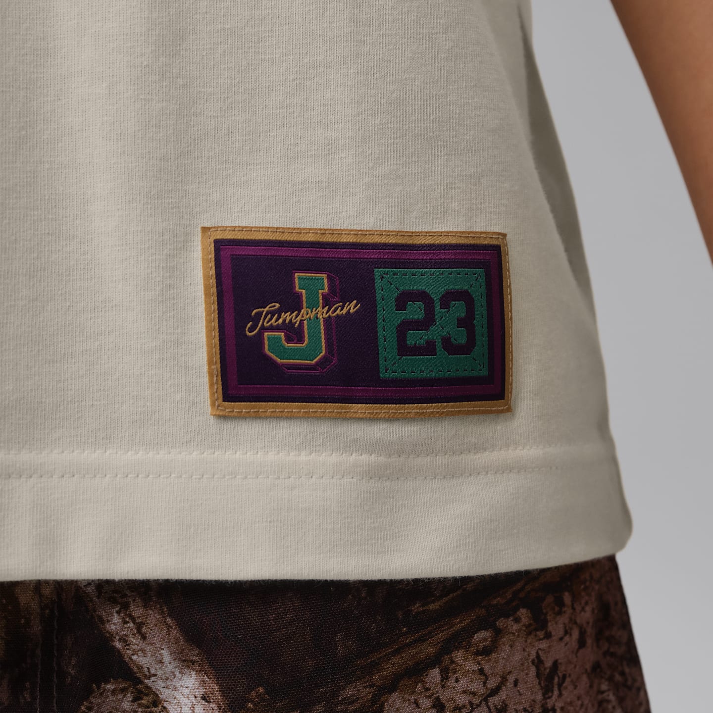 Женская футболка Jordan Essentials Girlfriend Fit, цвет: Молочный / Зелёный — фото 5