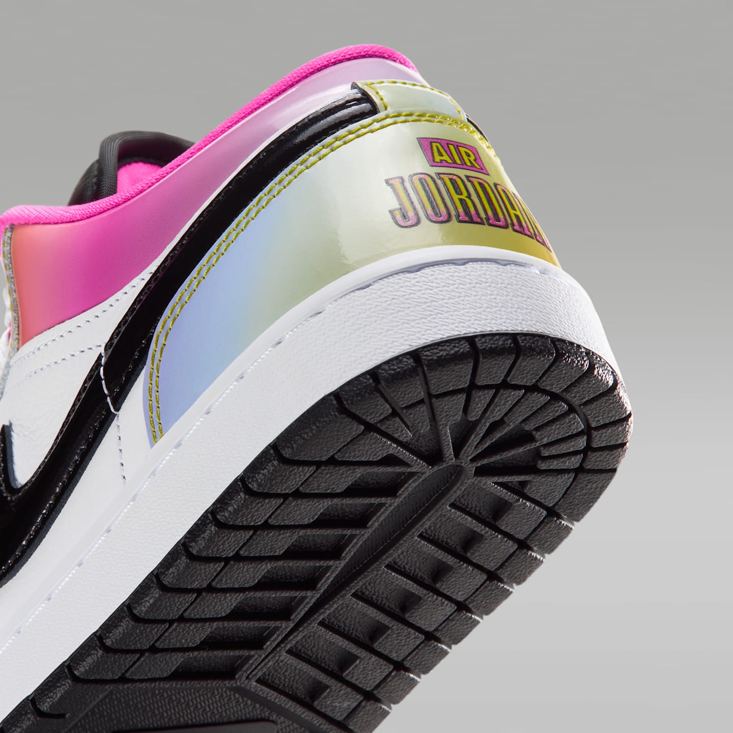 Женские кроссовки Air Jordan 1 Low SE "Lola Bunny" Shoes, цвет: Белый / Розовый — фото 8
