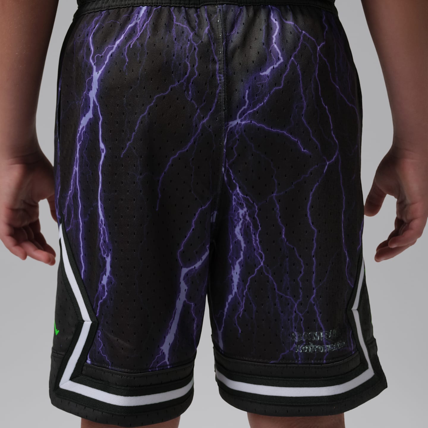 Детские спортивные шорты Jordan Dri-FIT Diamond с принтом, цвет: Чёрный / Фиолетовый — фото 3