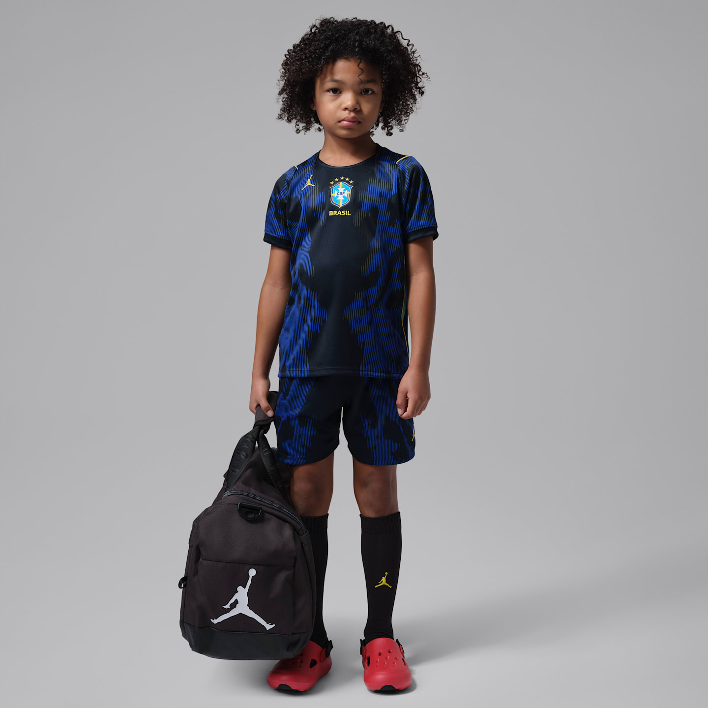 Детский футбольный комплект Jordan Brazil 2026 Stadium Away из 3 предметов, цвет: Королевский синий / Чёрный — фото 1