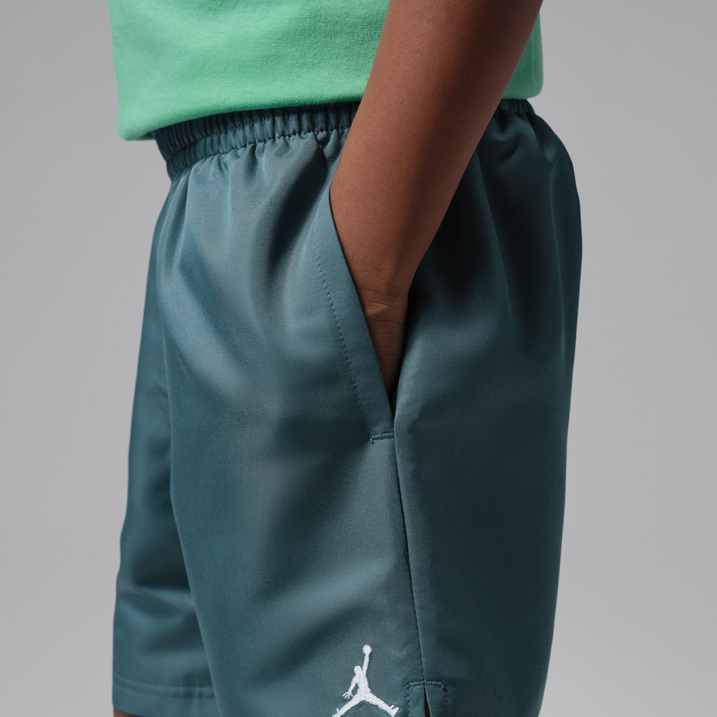 Детский комплект Jordan Jumpman из тканых шорт и футболки, 2 предмета, цвет: Пепельный зелёный — фото 6
