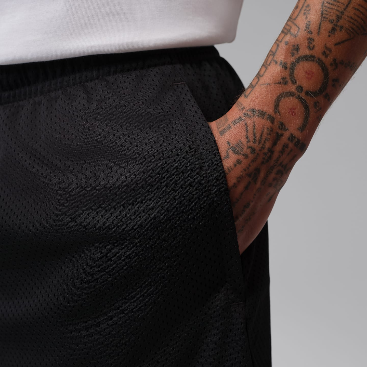 Мужские шорты Jordan Brooklyn Mesh, цвет: Чёрный / Красный — фото 4