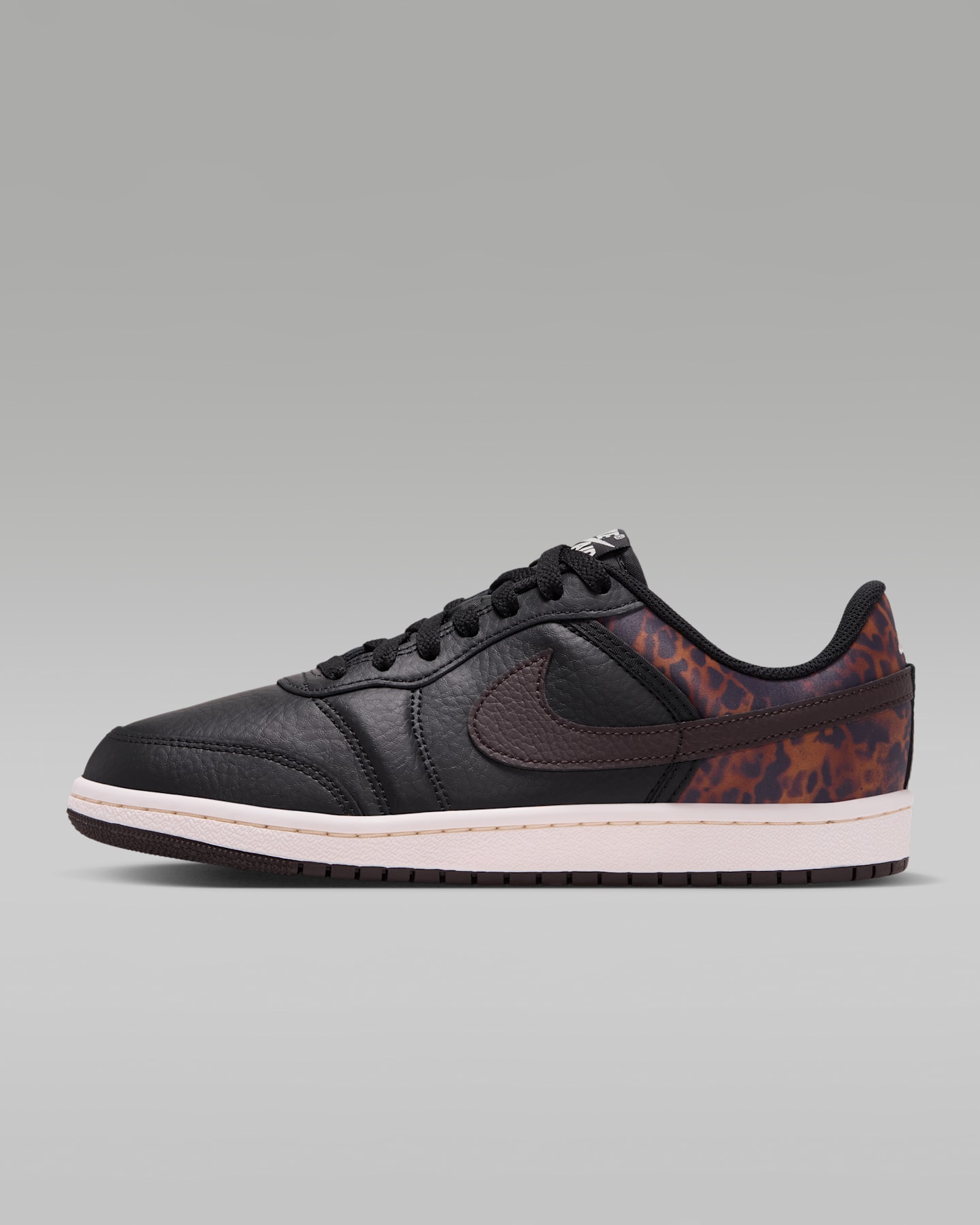 Женские кроссовки Air Jordan Skyline Low, цвет: Чёрный / Меловой — фото 9
