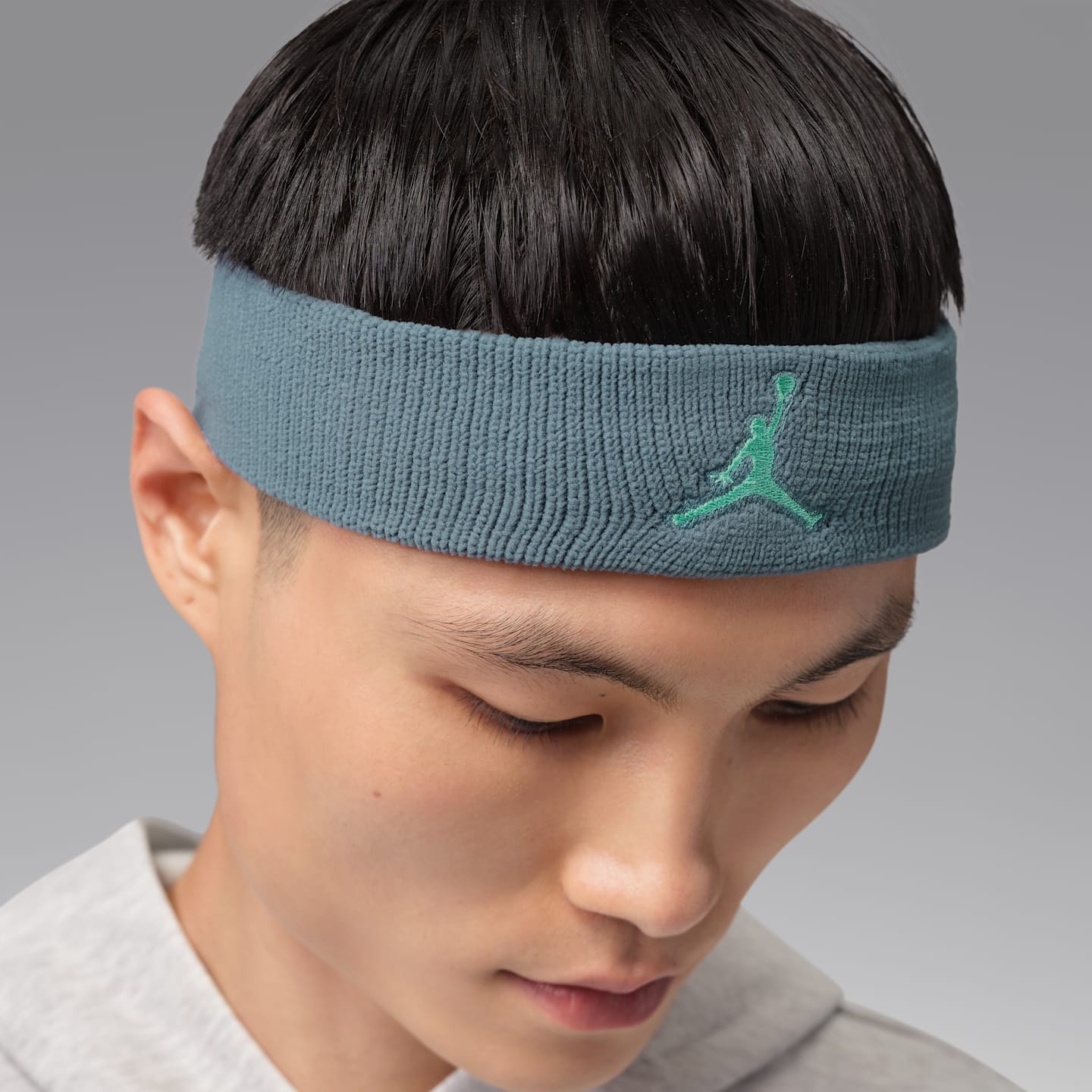 Мужские аксессуары для волос Jordan Dri-FIT Jumpman Headband, цвет: Пепельный зелёный / Зелёный сияющий — фото 4