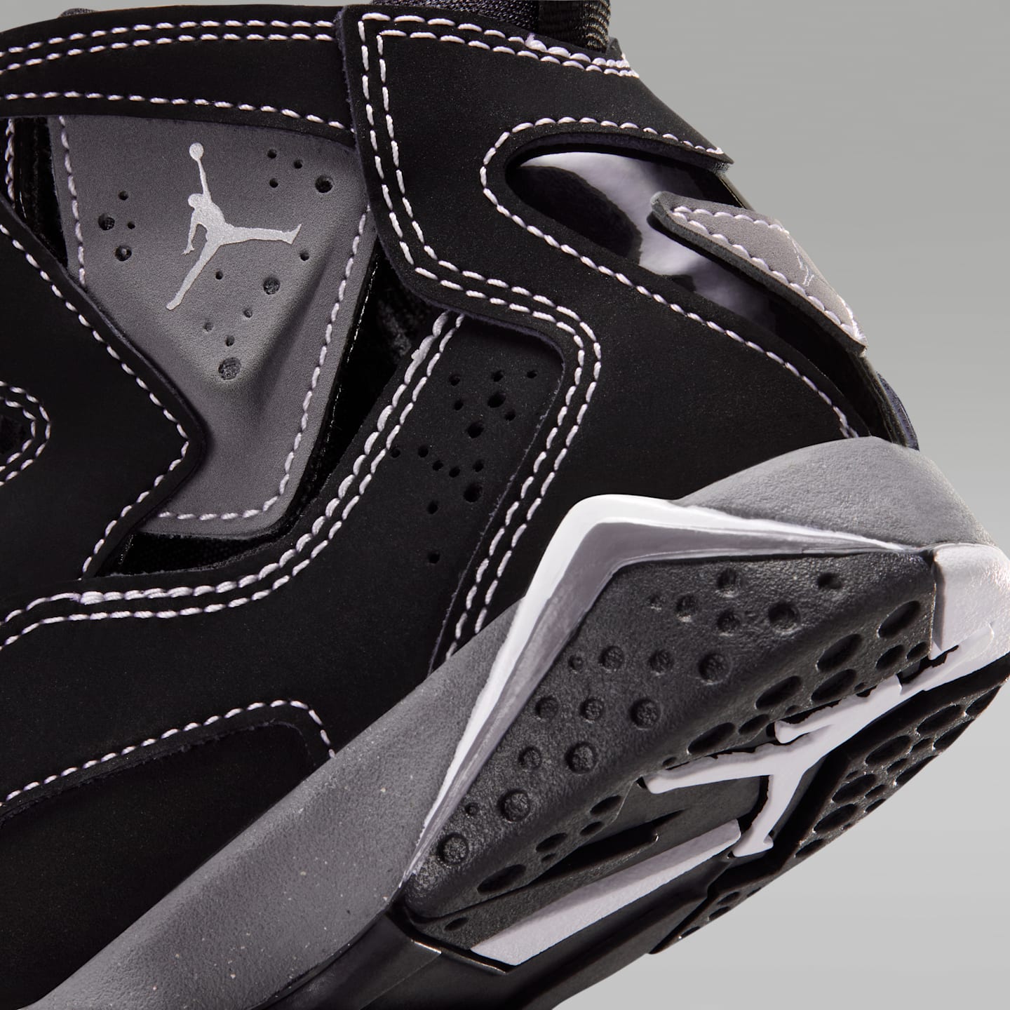 Детские кроссовки Jordan True Flight Little Kids' Shoes, цвет: Чёрный / Графитовый — фото 8
