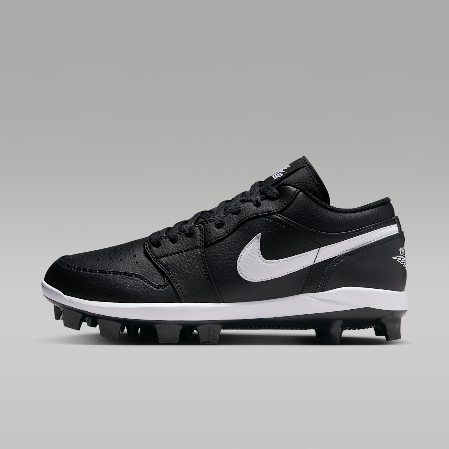 Мужские бутсы Jordan 1 Retro MCS Low Baseball Cleats, цвет: Чёрный / Белый — фото 1