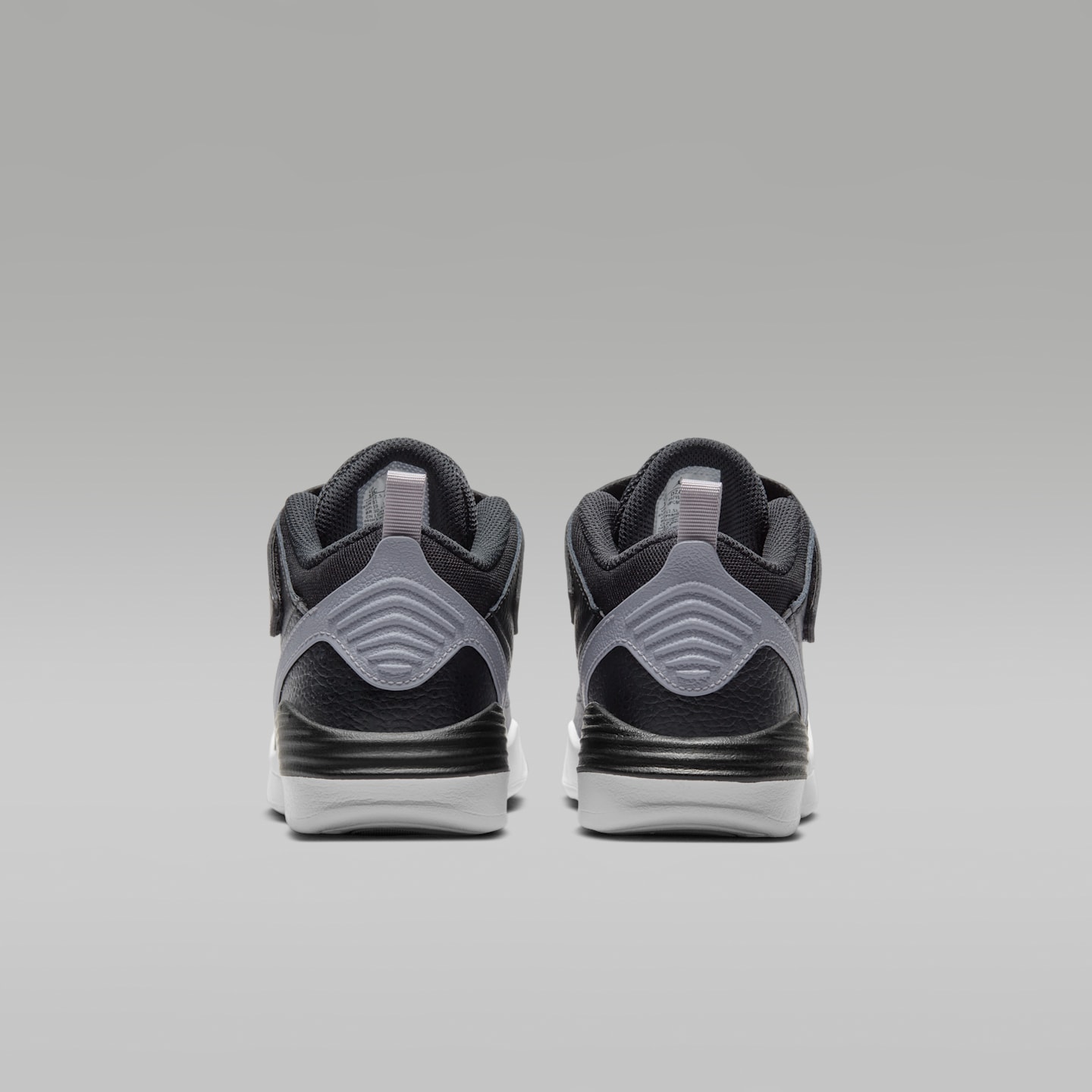 Детские кроссовки Jordan Max Aura 5 Shoes, цвет: Чёрный / Белый — фото 6