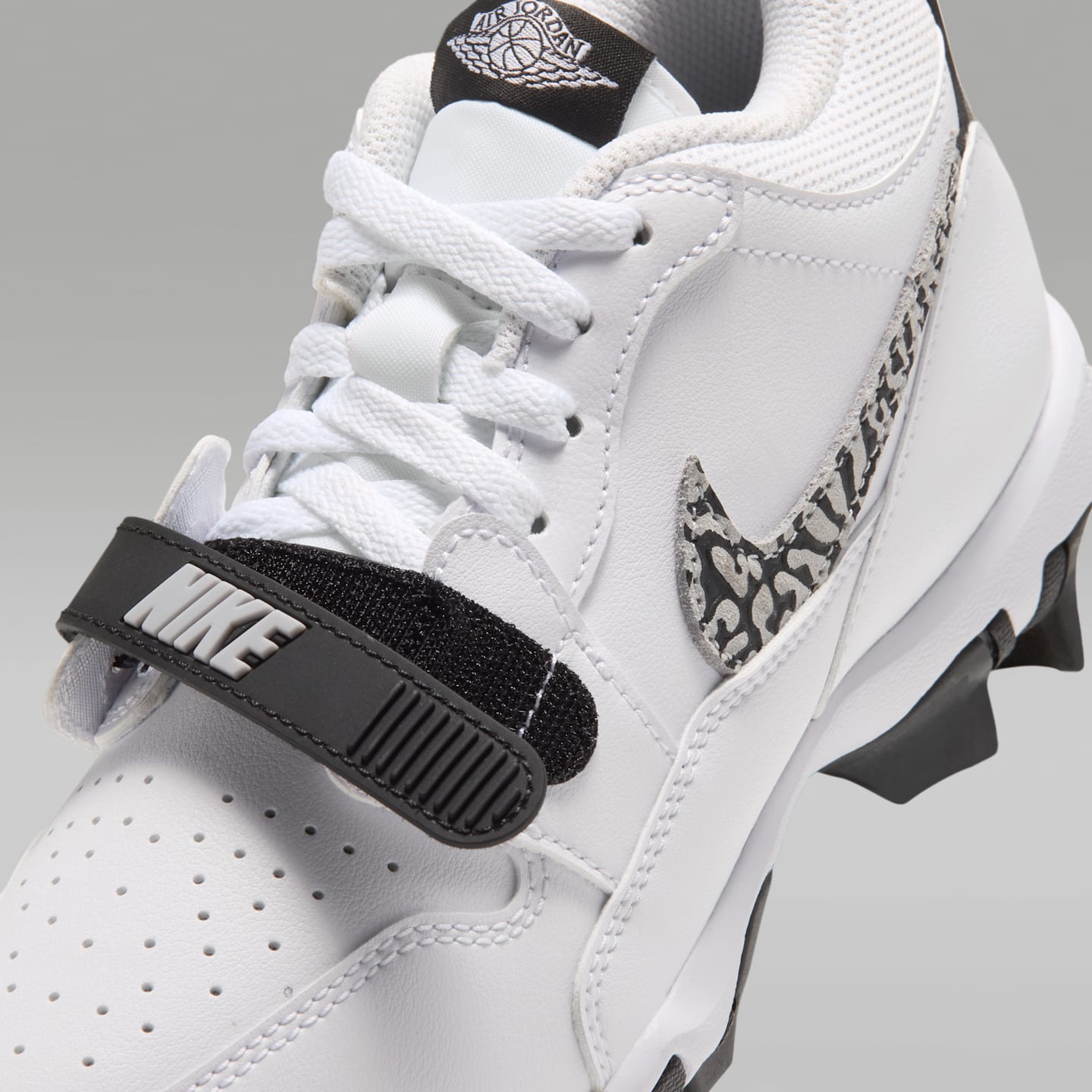 Детские бутсы Jordan Legacy 312 Low Cleats, цвет: Белый / Чёрный — фото 8