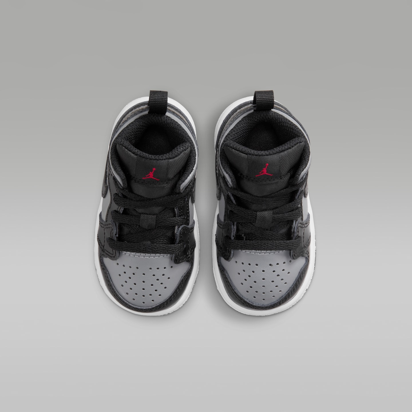 Детские кроссовки Jordan 1 Mid Infant/Toddler Shoes, цвет: Чёрный / Серый — фото 4