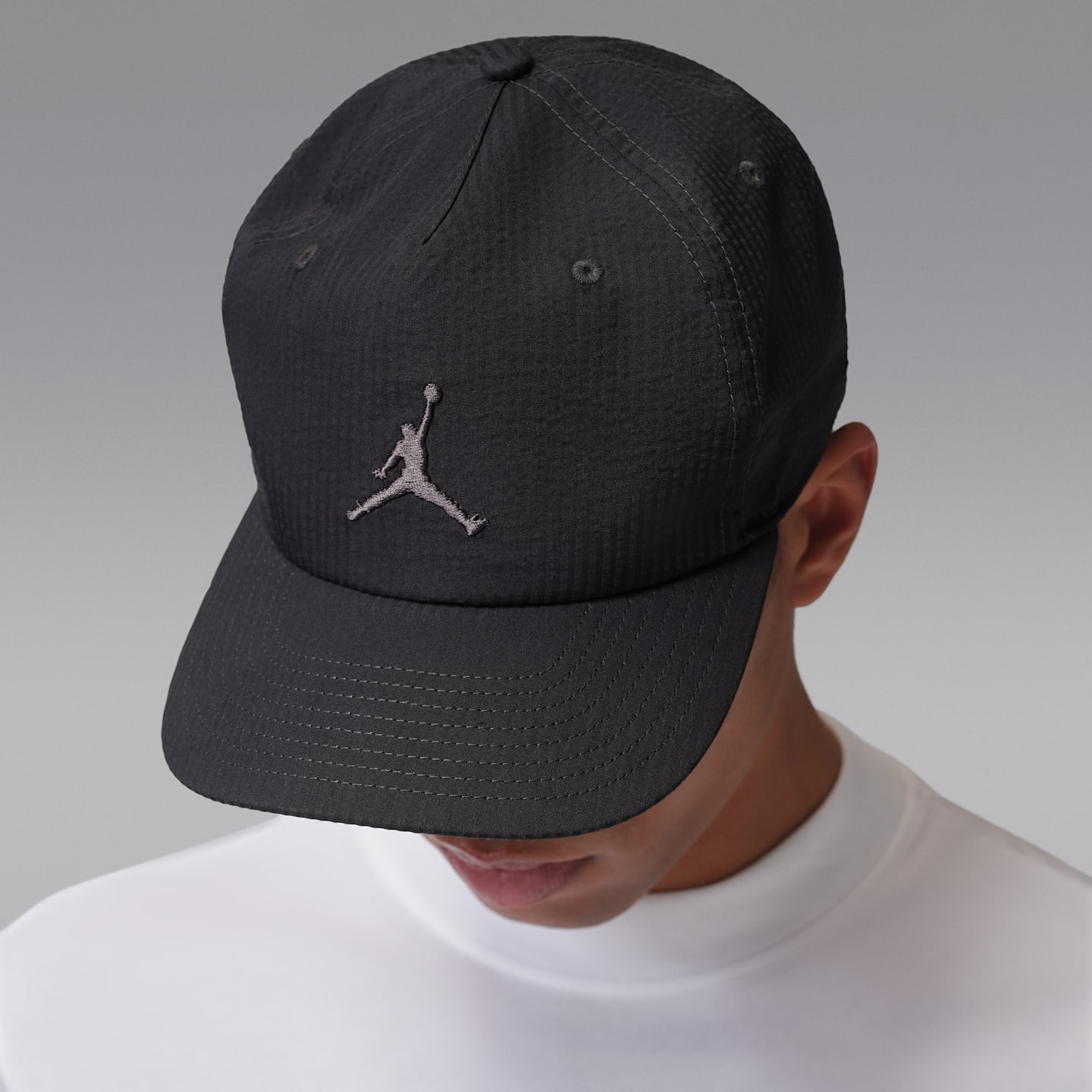 Мужской головной убор Jordan Pro Dri-FIT Unstructured Flat-Brim Golf Hat, цвет: Почти чёрный / Антрацитовый — фото 4