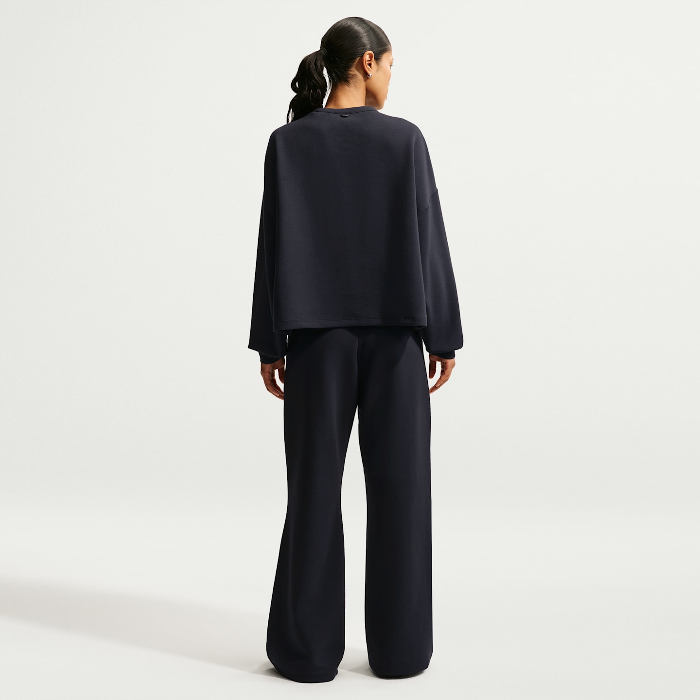 Женский топ Nike 24.7 ImpossiblySoft Dri-FIT Oversized Crew-Neck Top, цвет: Чёрный / Серый — фото 5