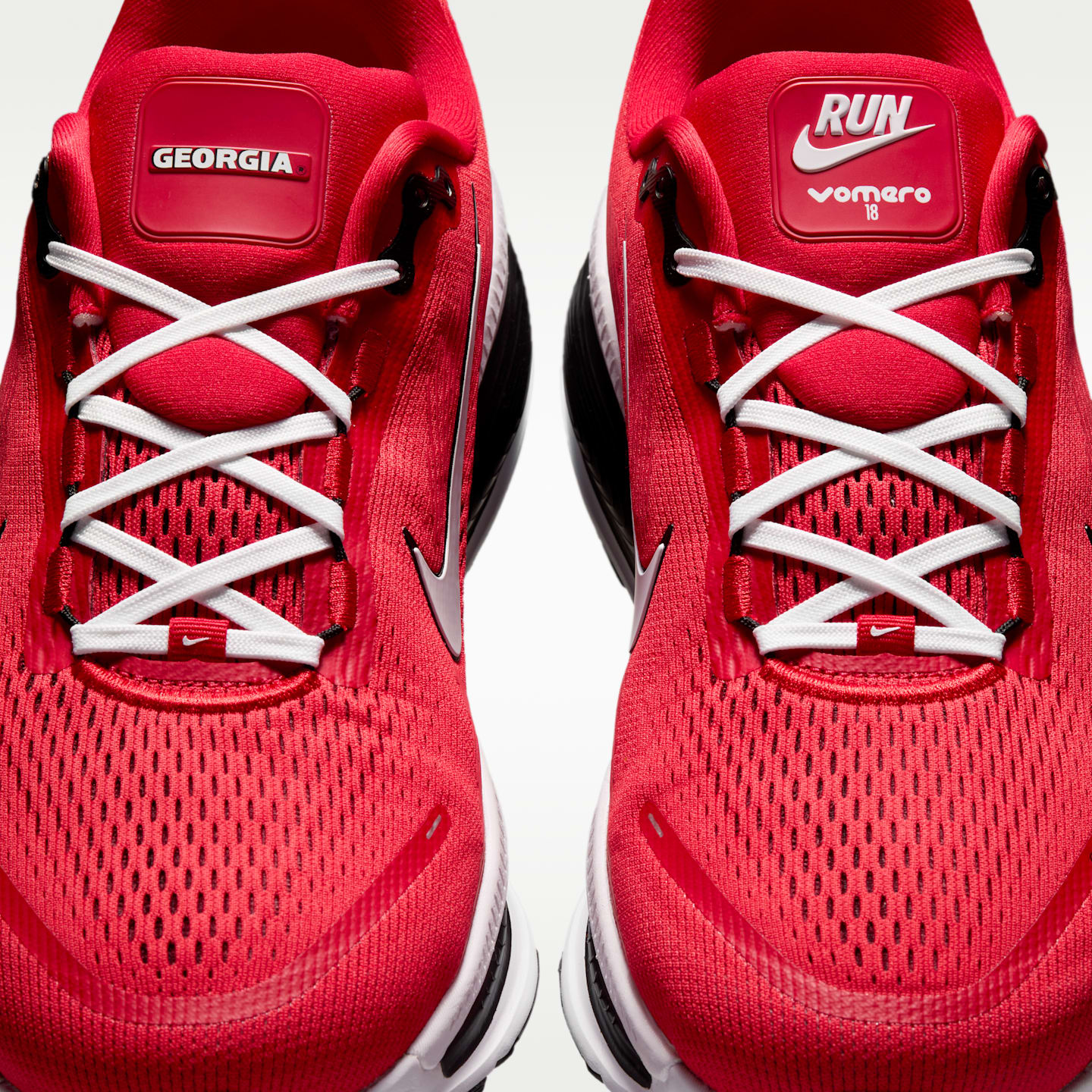 Мужские кроссовки Nike College Vomero 18 (Georgia) Road Running, цвет: Красный / Чёрный — фото 9