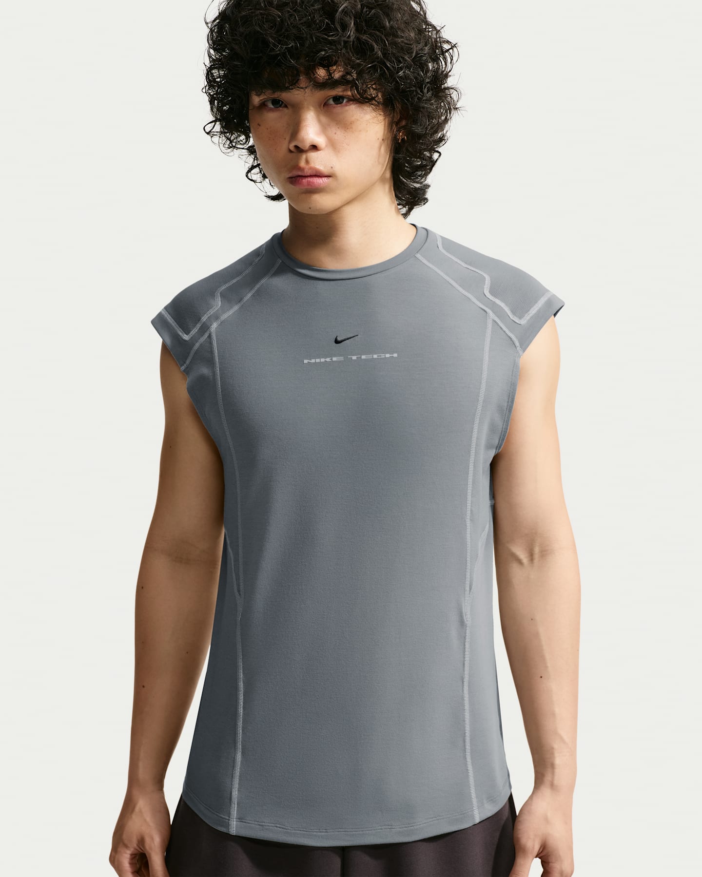 Мужской топ Nike Tech Dri-FIT Sleeveless Top, цвет: Серый / Волчий серый — фото 7