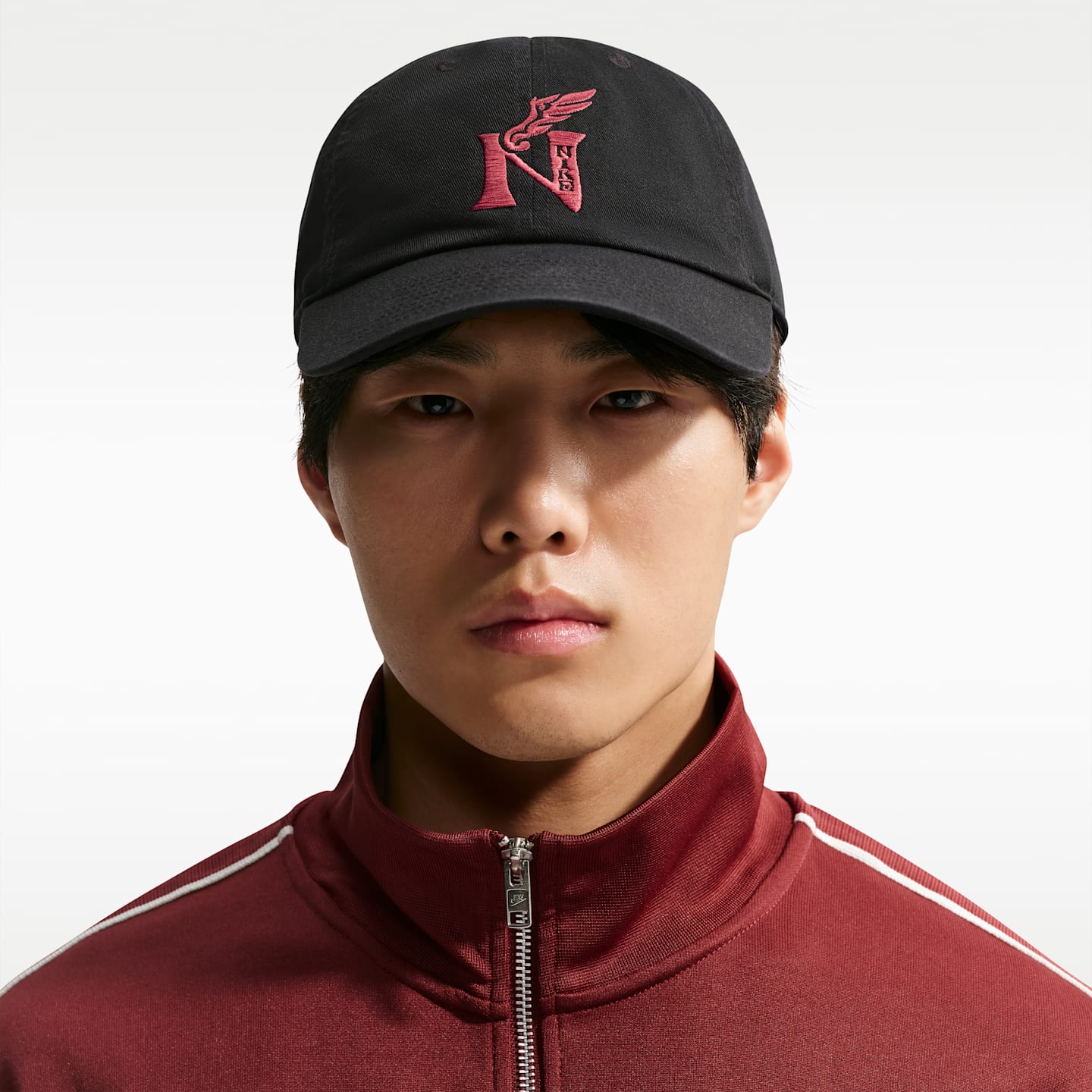 Кепка Nike Club LNY неструктурированная, Lunar New Year, цвет: Чёрный / Малиновый — фото 3