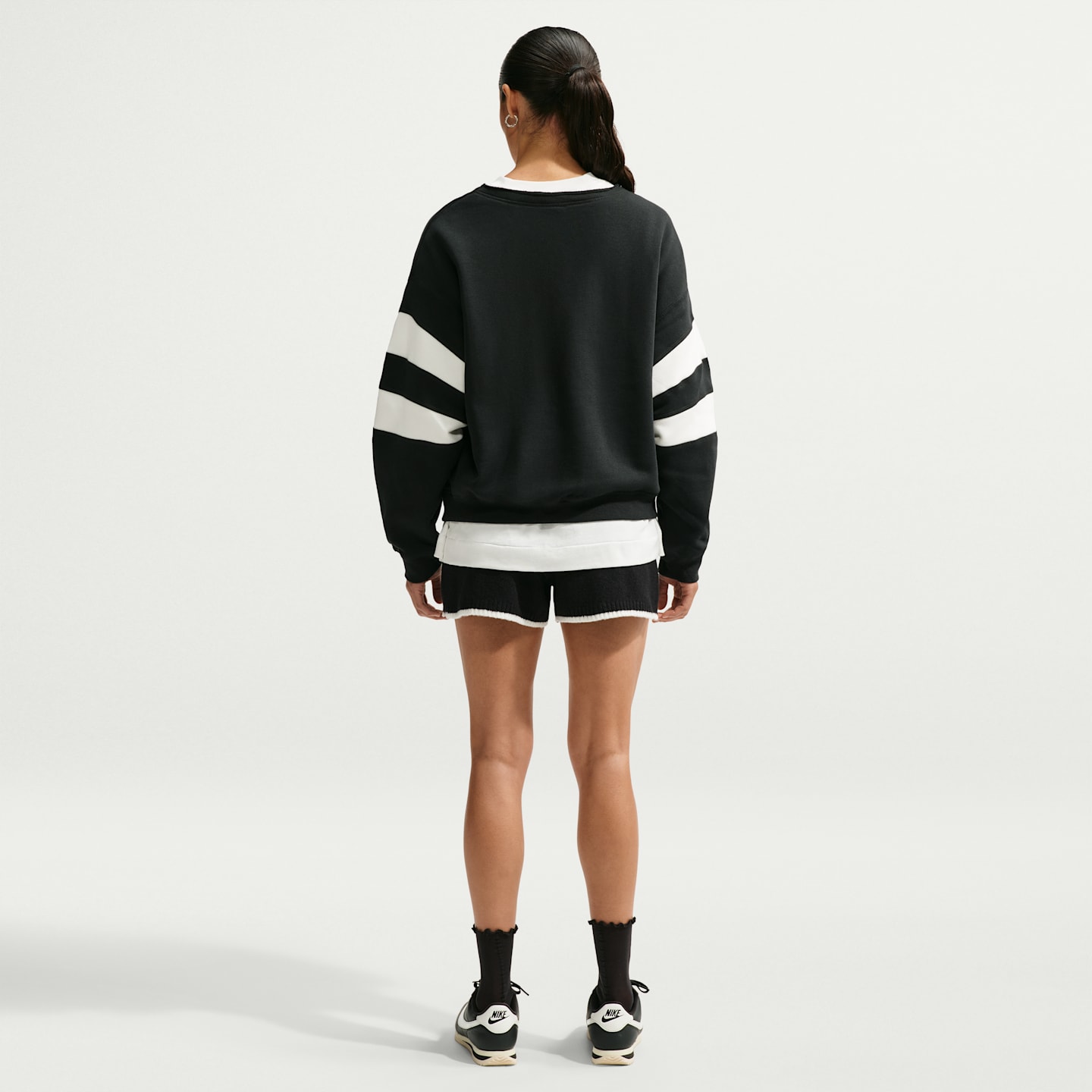 Женские шорты Nike Sportswear Chill Knit Mid-Rise, цвет: Чёрный / Белый — фото 5