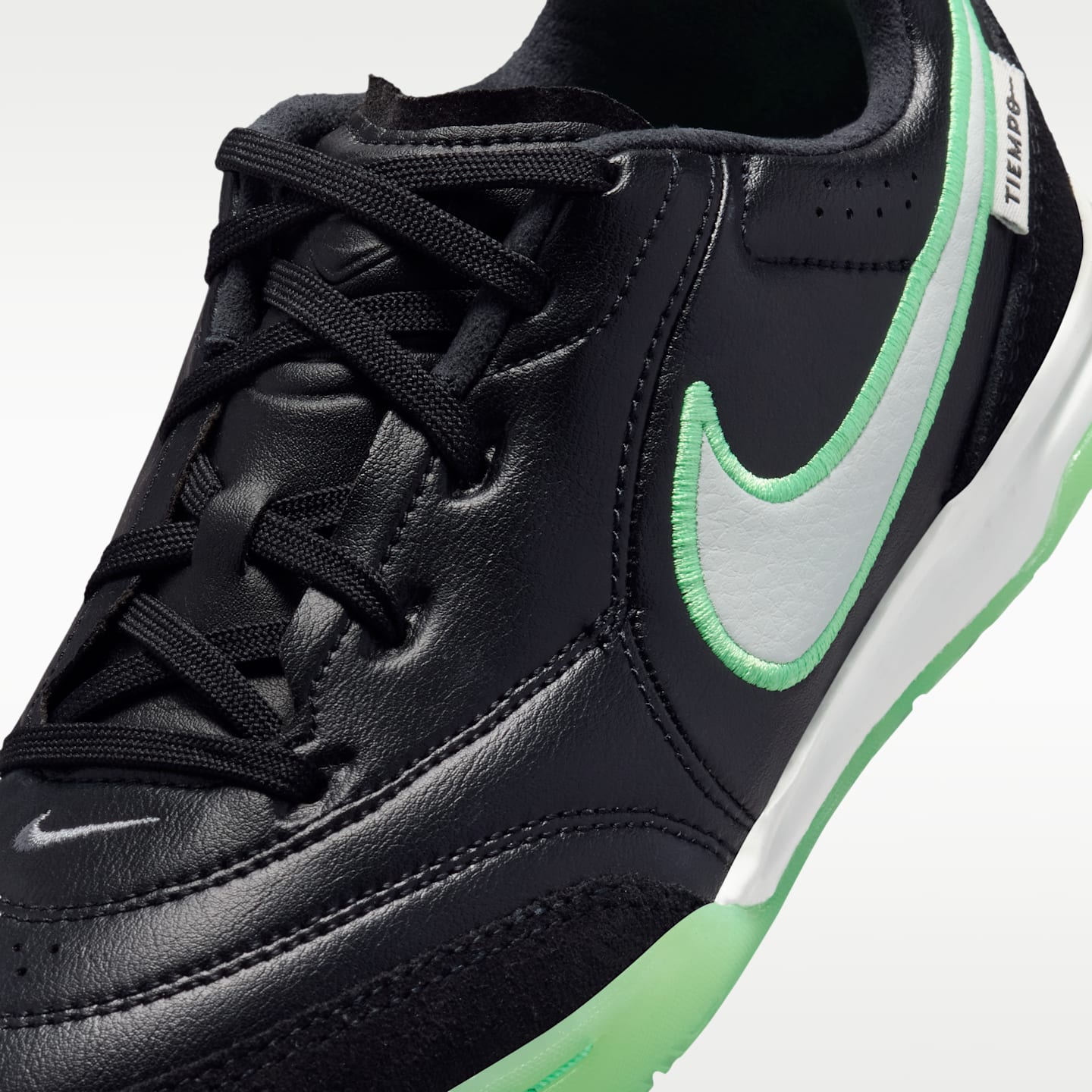Детские кроссовки Nike Jr. Tiempo Streetgato Indoor/Court Low-Top Soccer, цвет: Чёрный / Зелёный — фото 7