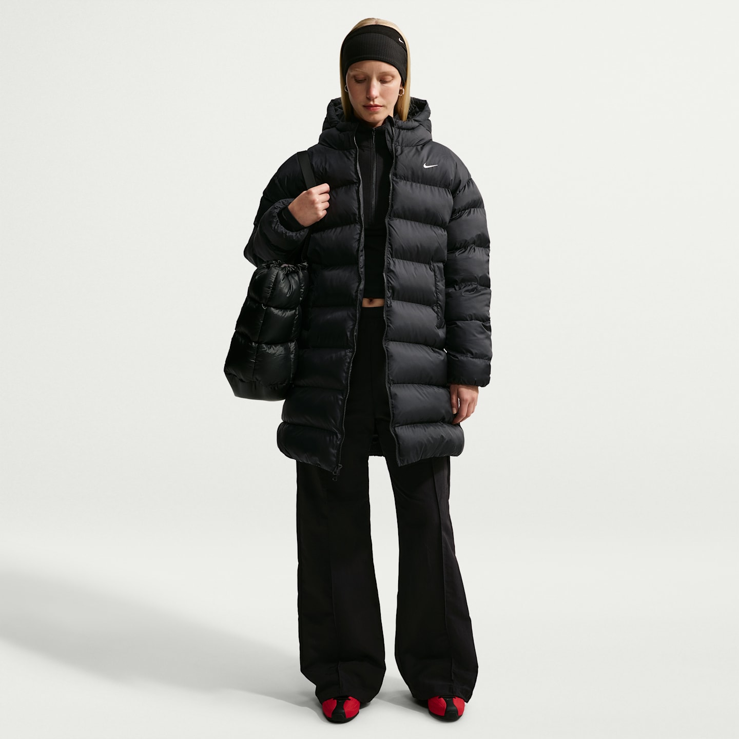 Женская свободная парка Nike Sportswear Classic Therma-FIT с капюшоном, цвет: Чёрный / Молочный — фото 4