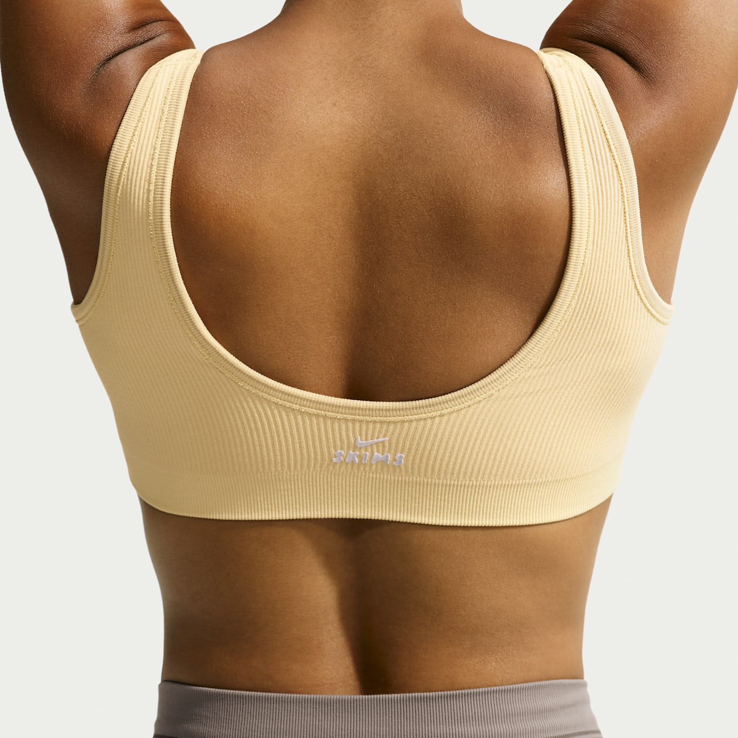Женский бюстгальтер NikeSKIMS Ribbed Seamless Micro-Scoop, цвет: Лимонный — фото 2
