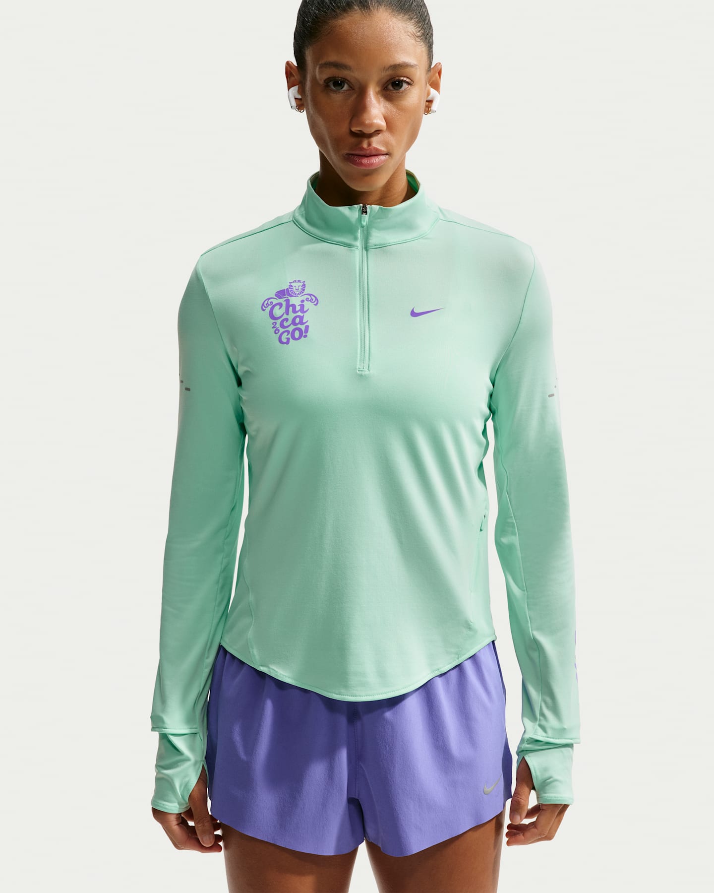 Женский беговой топ Nike Swift Dri-FIT с UV-защитой на молнии 1/2, цвет: Зелёный / Виноградный — фото 7