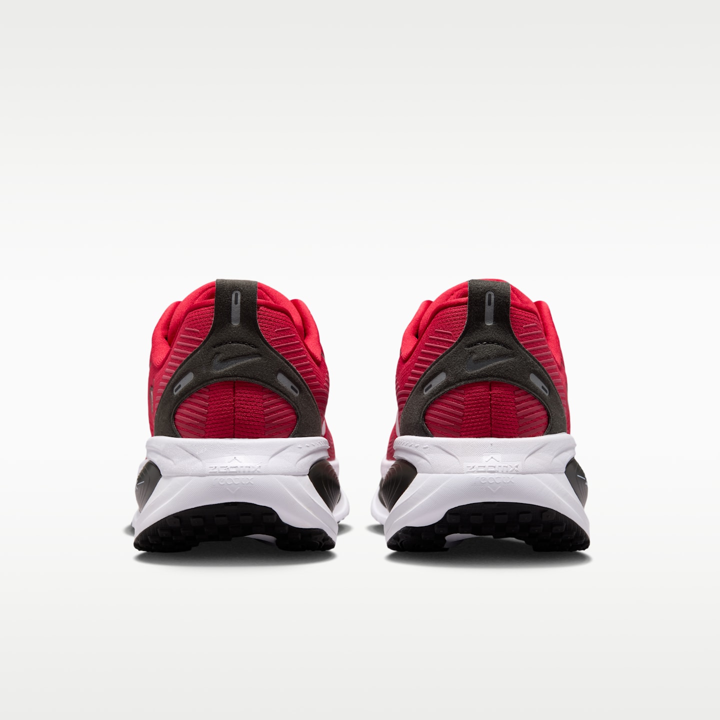 Мужские кроссовки Nike Vomero 18 (Tampa Bay Buccaneers) NFL Road Running, цвет: Красный / Оловянный — фото 6