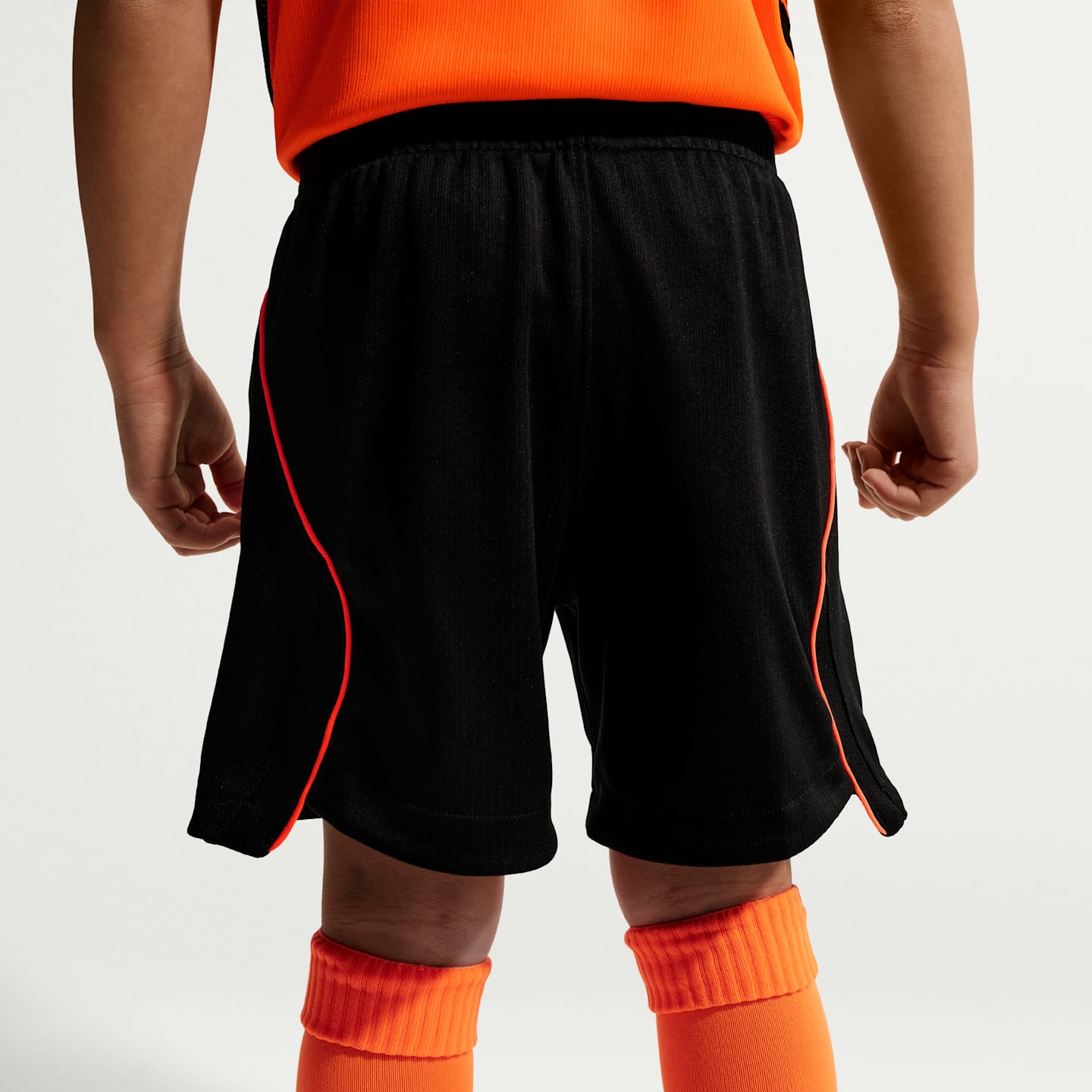 Детский футбольный комплект Nike Netherlands 2026 Stadium Home из 3 предметов, цвет: Малиновый / Чёрный — фото 5