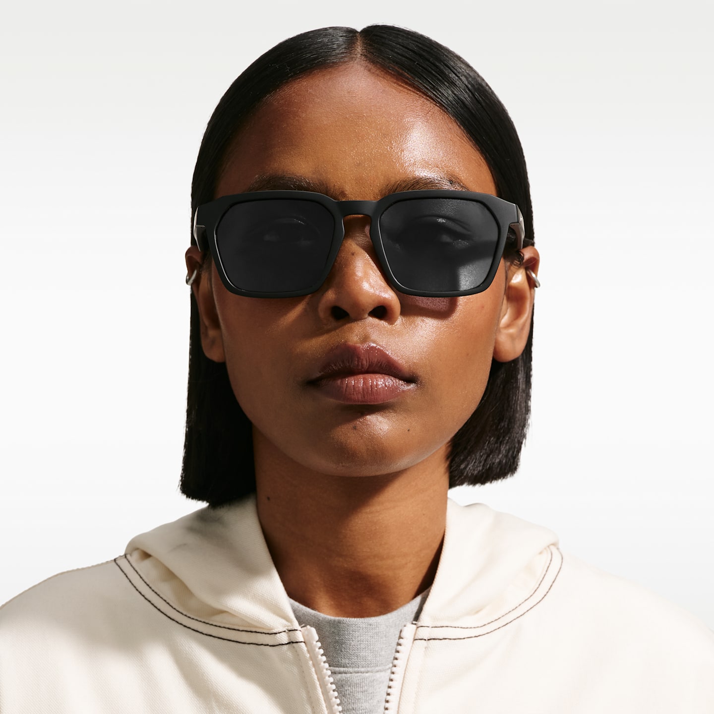 Мужские солнцезащитные очки Nike Vital Shift Polarized, цвет: Чёрный / Серый — фото 1