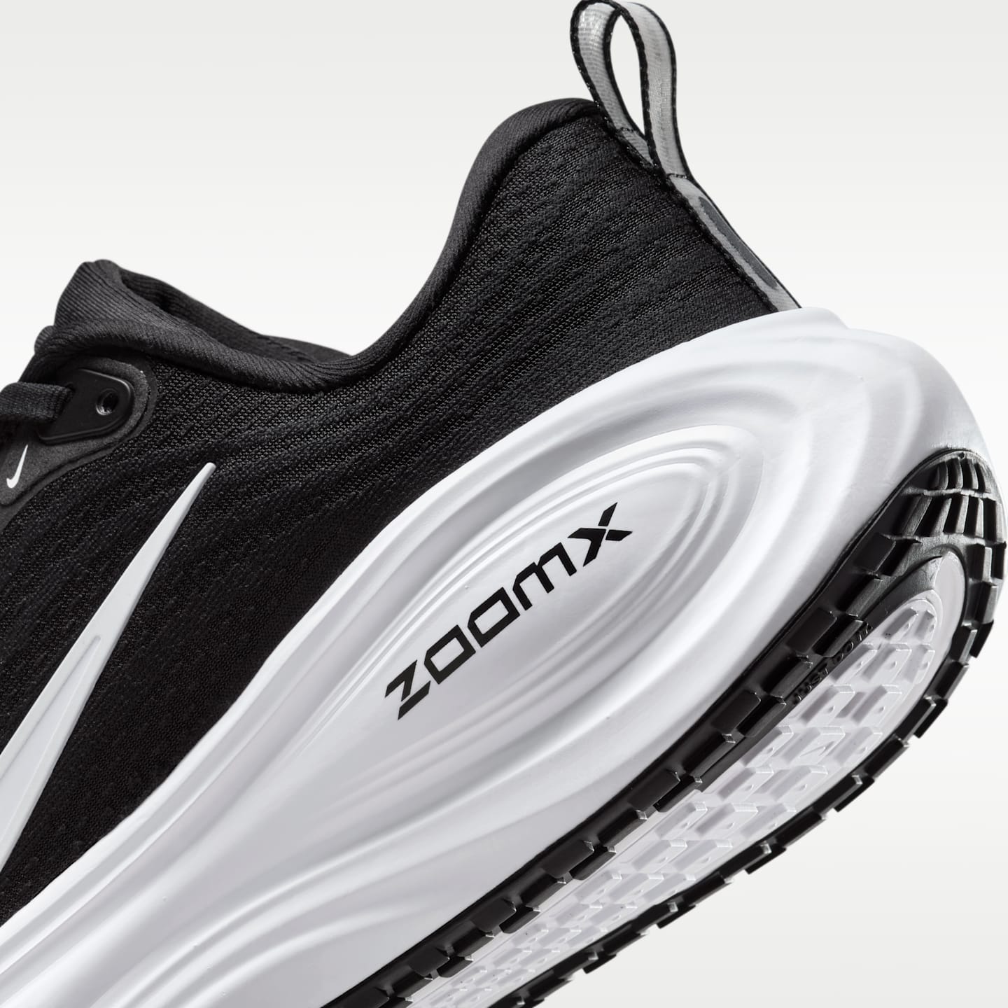 Женские кроссовки Nike Vomero Plus Road Running (Wide), цвет: Чёрный / Холодный серый — фото 8