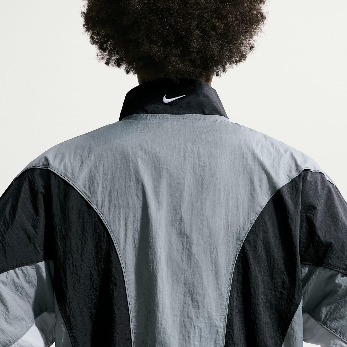 Мужская баскетбольная куртка Nike, цвет: Дымчатый серый / Чёрный — фото 2
