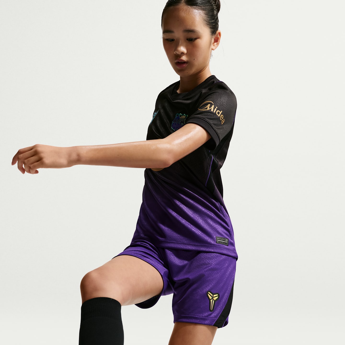 Детские футбольные шорты Nike FC Barcelona 2026/27 Stadium Away Kobe Dri-FIT Replica, цвет: Фиолетовый / Чёрный — фото 5