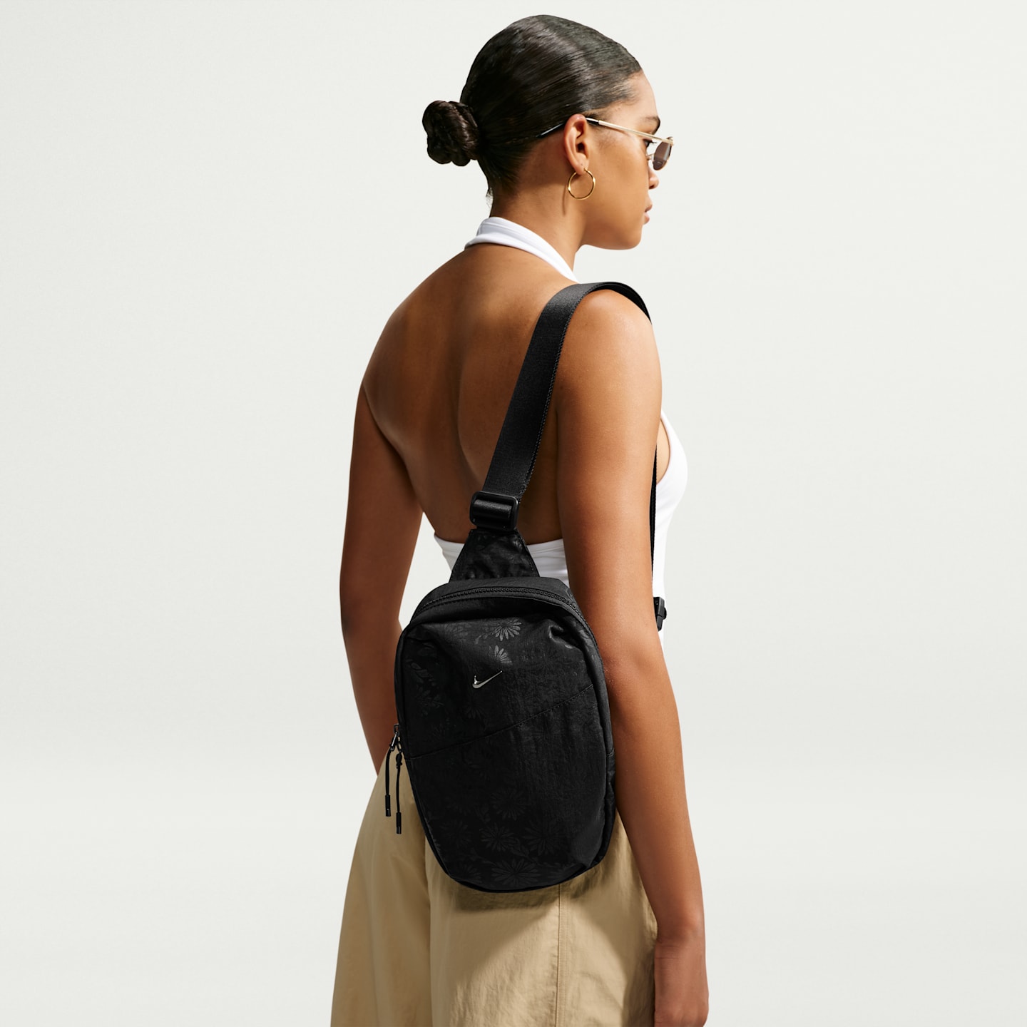 Сумка Nike Aura Floral Crossbody (5L), цвет: Чёрный / Графитовый — фото 7