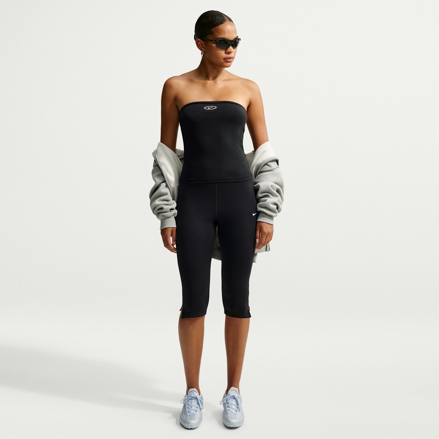 Женский облегающий топ-бандо Nike Sportswear, цвет: Чёрный / Серебряный — фото 4