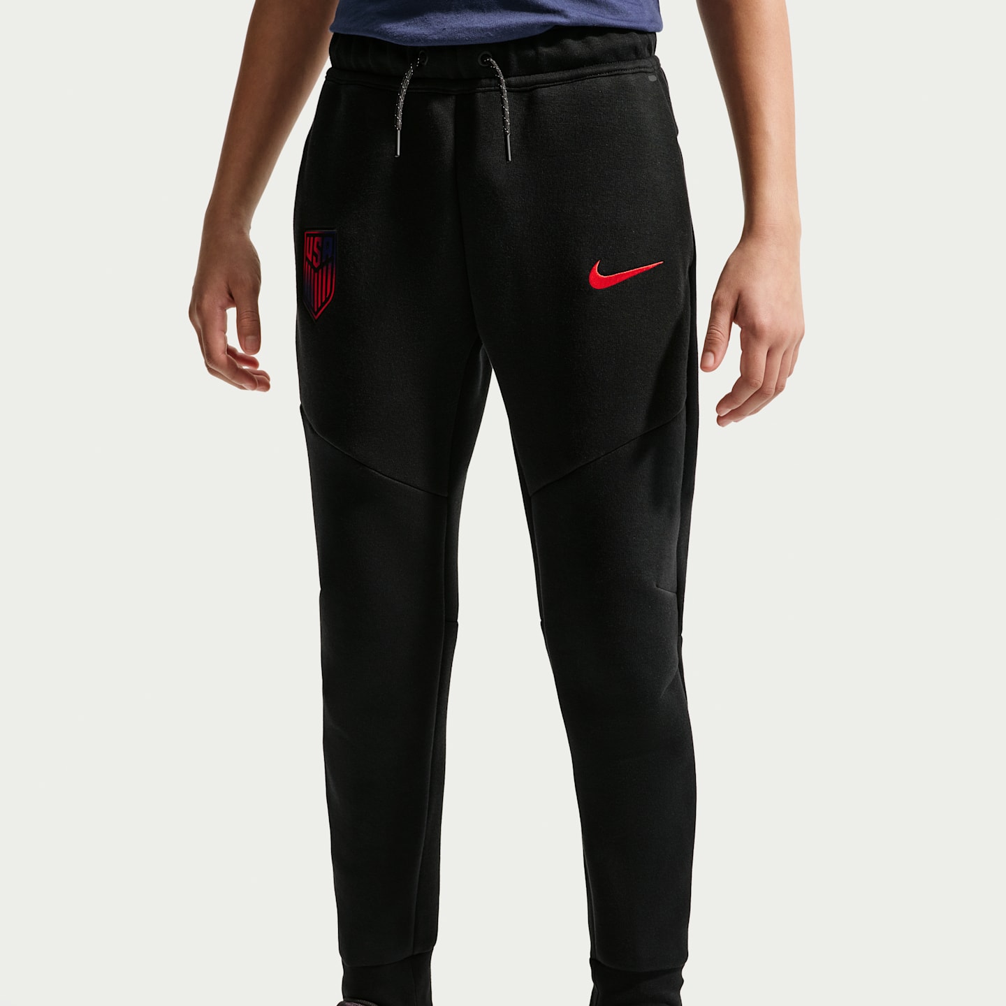 Детские футбольные брюки Nike Usmnt Tech Fleece, цвет: Чёрный / Красный — фото 2