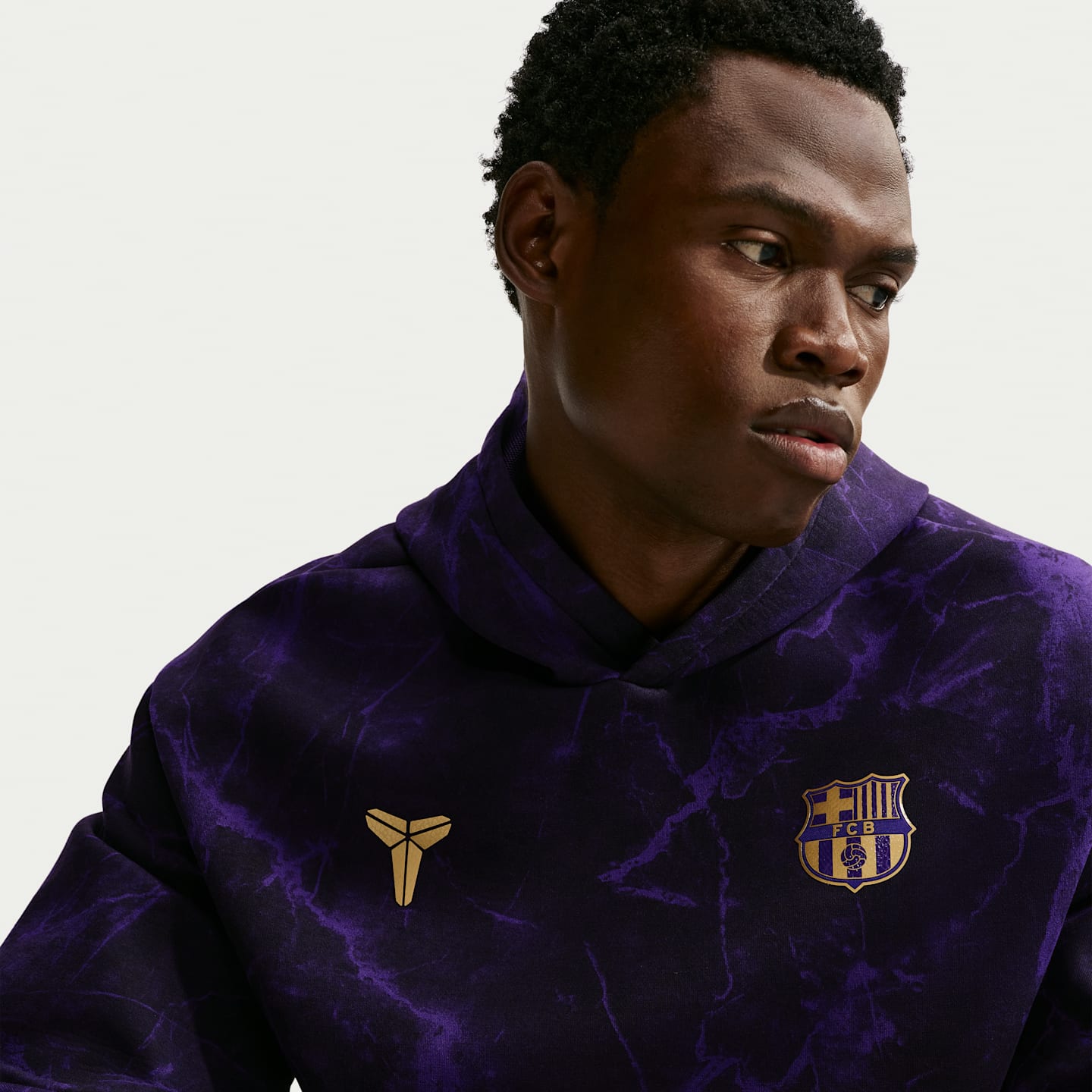 Мужское футбольное худи Nike FC Barcelona Away Kobe, цвет: Чёрный / Металлик золотой — фото 3