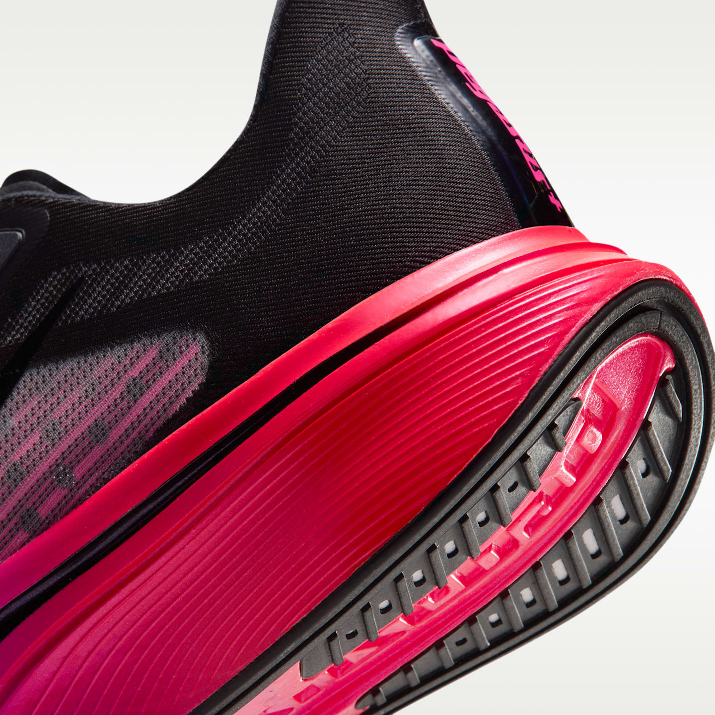 Женские кроссовки Nike Pegasus Plus 2 Road Running, цвет: Чёрный / Розовый — фото 8