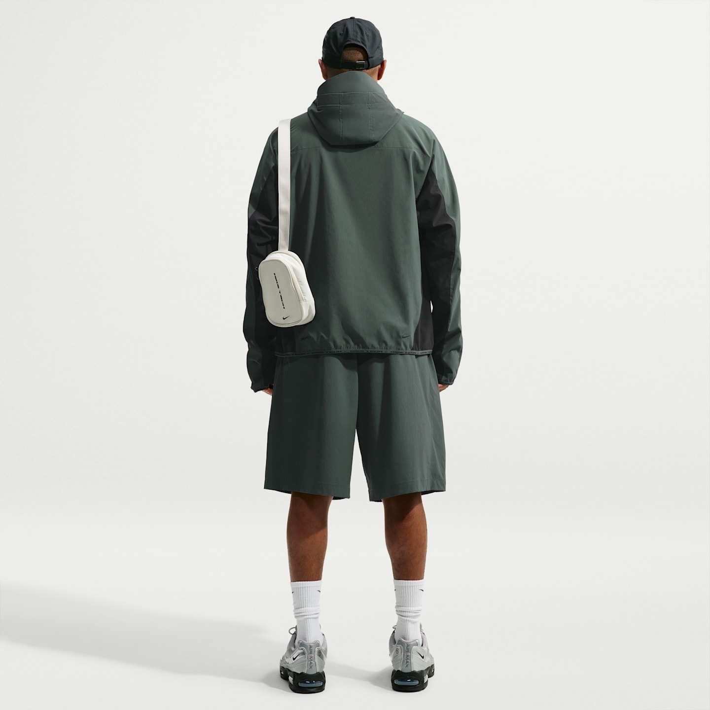 Мужская куртка Nike Tech Helios Dri-FIT с длинным рукавом, цвет: Камуфляжный зелёный / Чёрный — фото 5