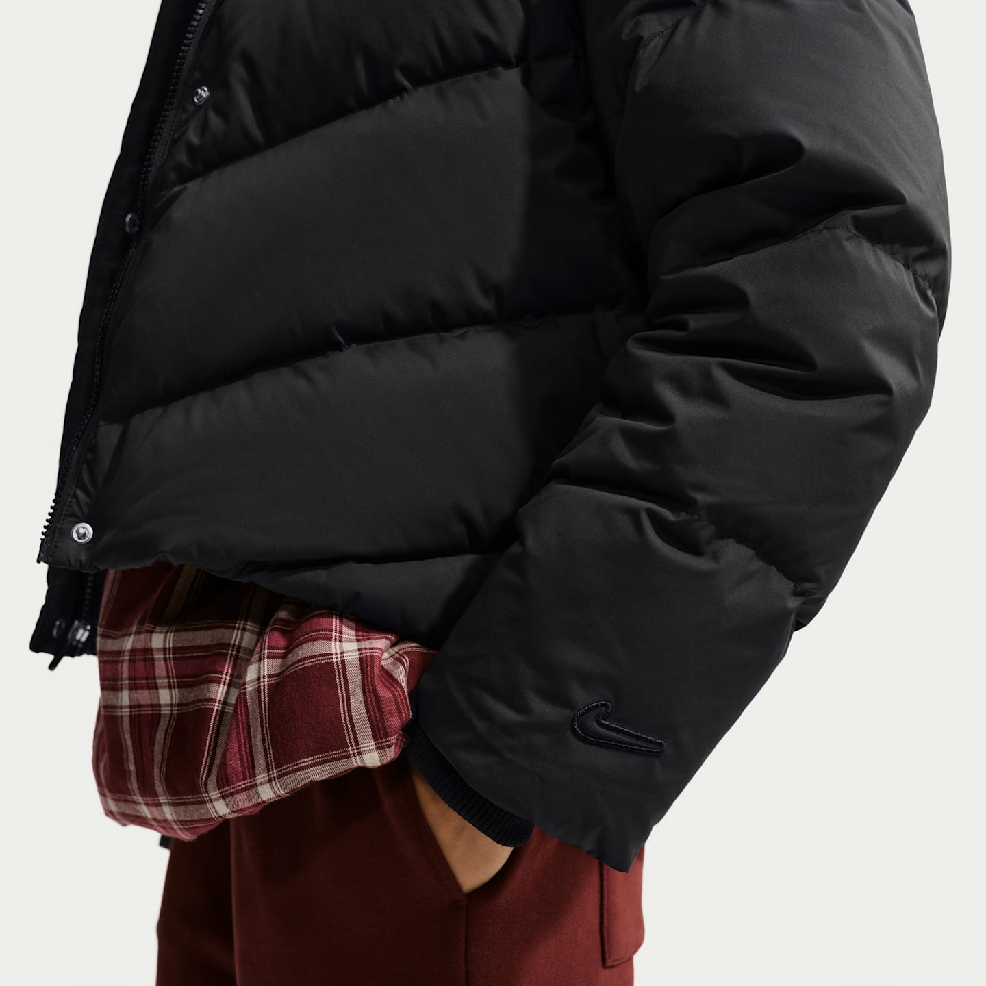 Женская куртка Nike Sportswear Swoosh Series Loose Storm-FIT Hooded Down, цвет: Чёрный / Железный серый — фото 3