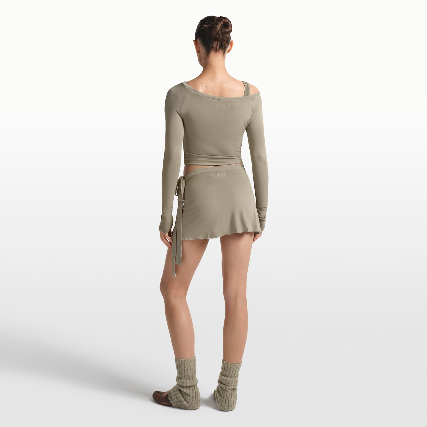 Женская эластичная трикотажная юбка NikeSKIMS Stretch Knit с запахом, цвет: Дюнный — фото 5