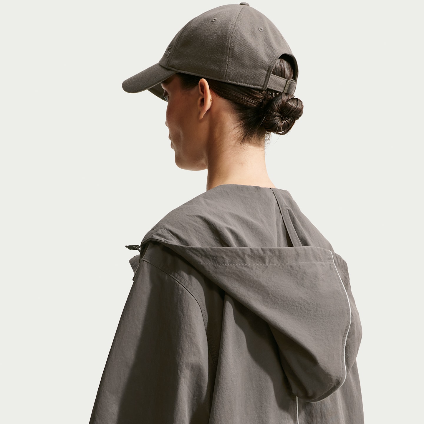 Женская куртка NikeSKIMS Crunchy Nylon Hooded, цвет: Nskm Boulder — фото 3
