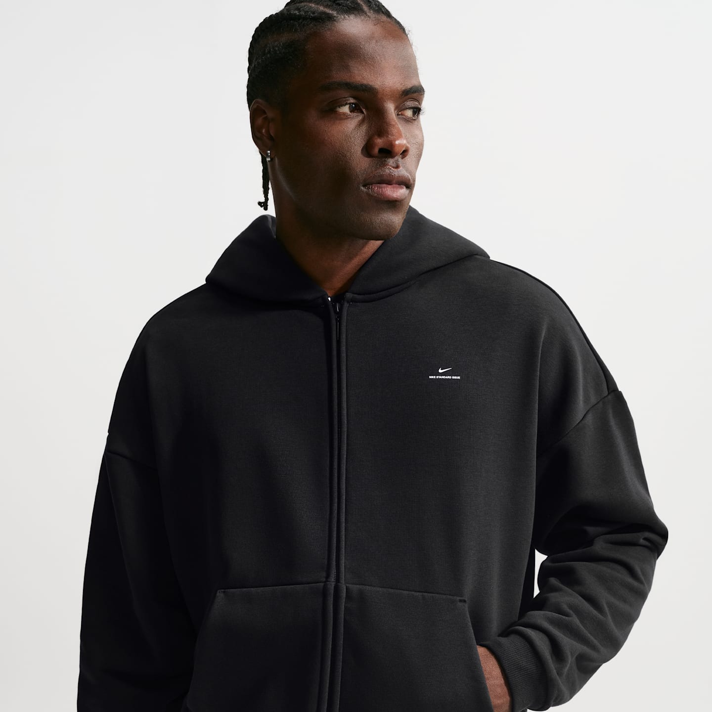 Мужское баскетбольное худи на молнии Nike Standard Issue Therma-FIT, цвет: Чёрный / Бледная слоновая кость — фото 1
