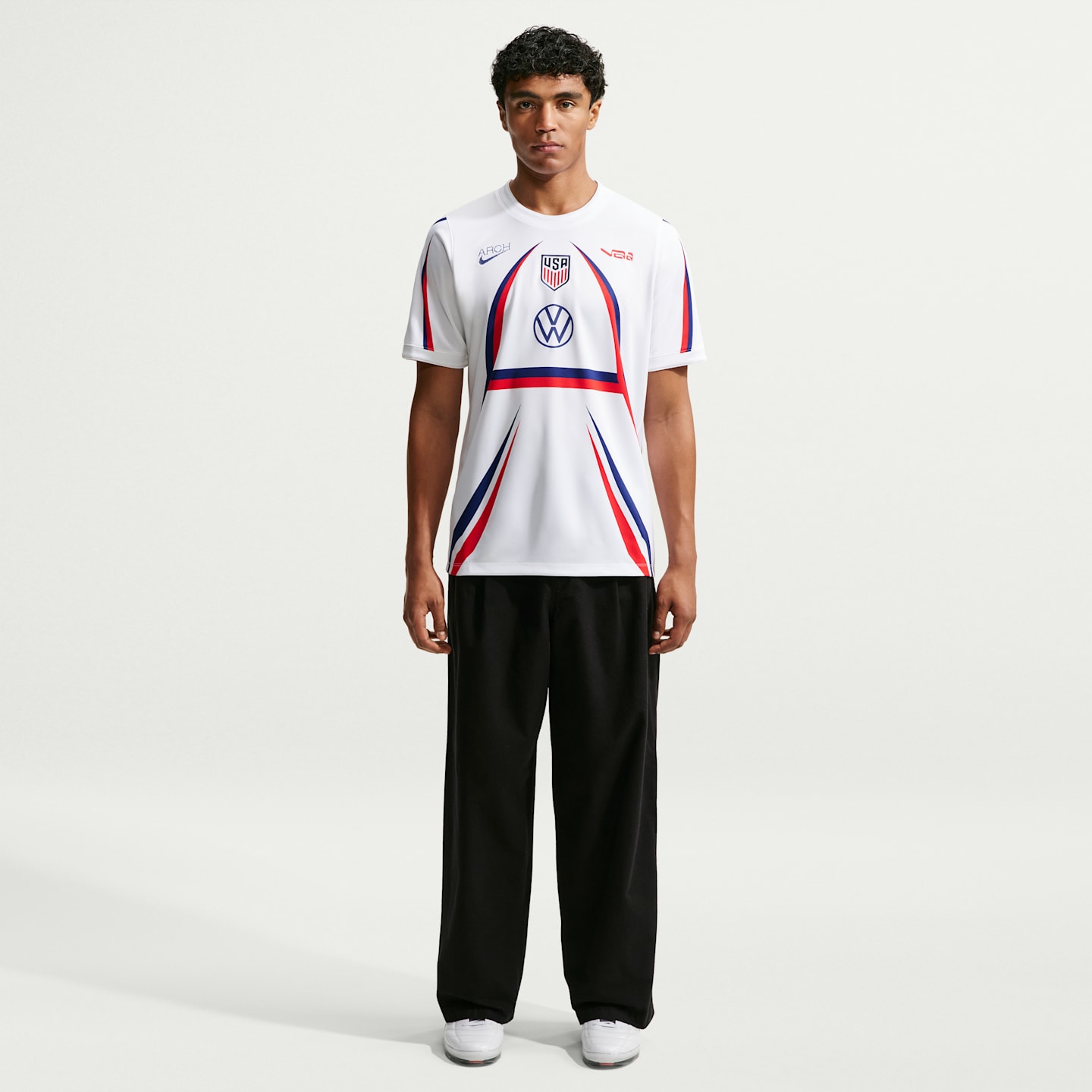 Мужской футбольный топ с короткими рукавами Nike USA x V.A.A. Academy Pro, цвет: Белый / Королевский синий — фото 4