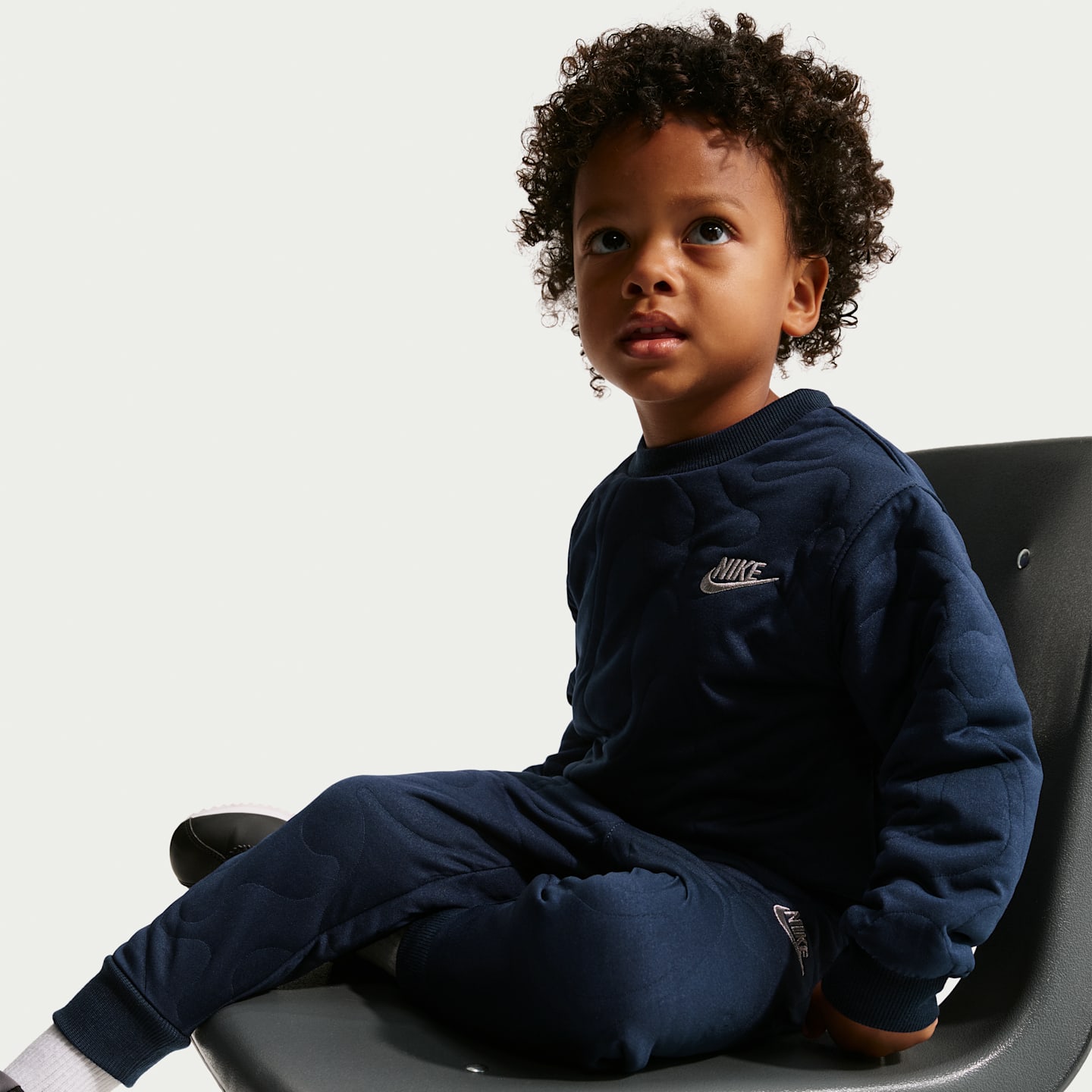 Детские комплекты Nike Sportswear Toddler Frost Futura 2-Piece Crew Set, цвет: Полуночный тёмно-синий — фото 6